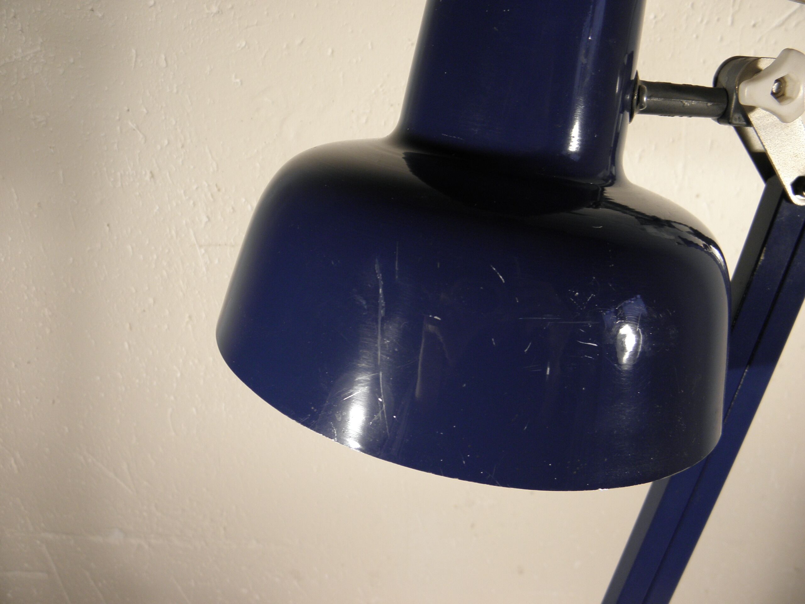 Architect's lamp in blue metal