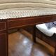 Paire de chaises anglaises en velours beige