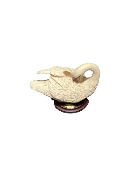 Set of two sculptures representing swans by Guiseppe Armani