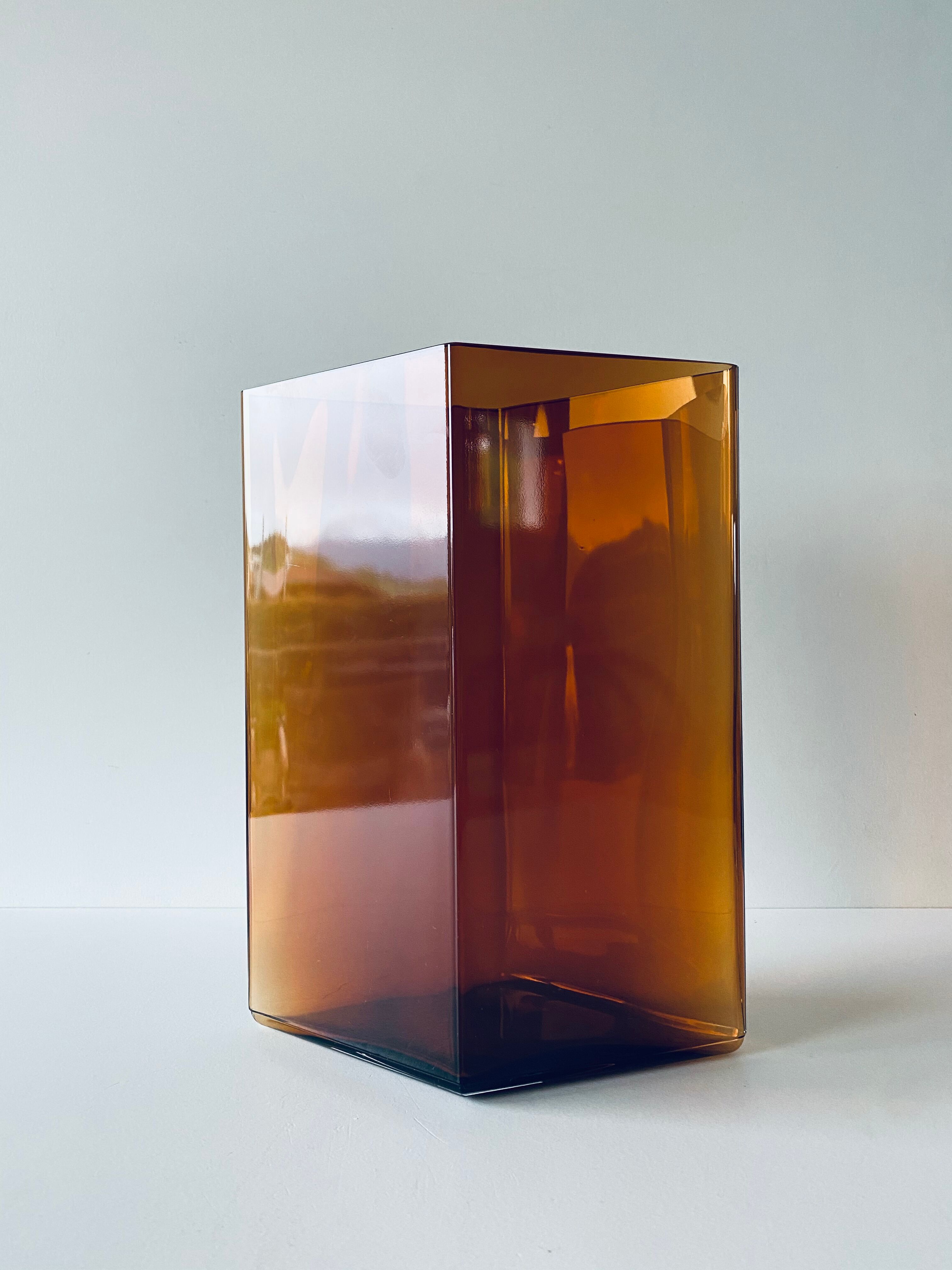 Vase design by Ronan and Erwan Bouroullec