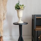 Pedestal table