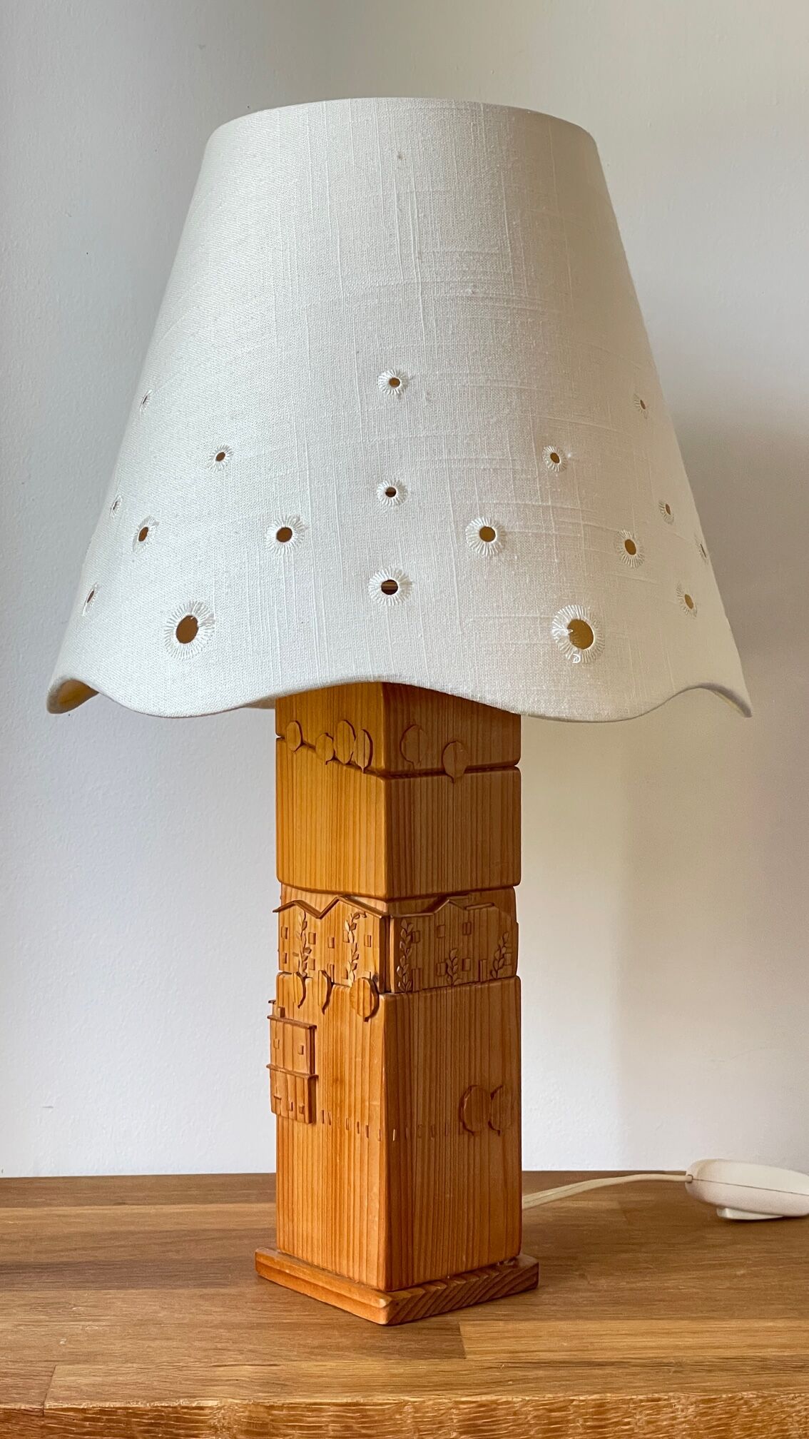 Pine lamp carved 80s