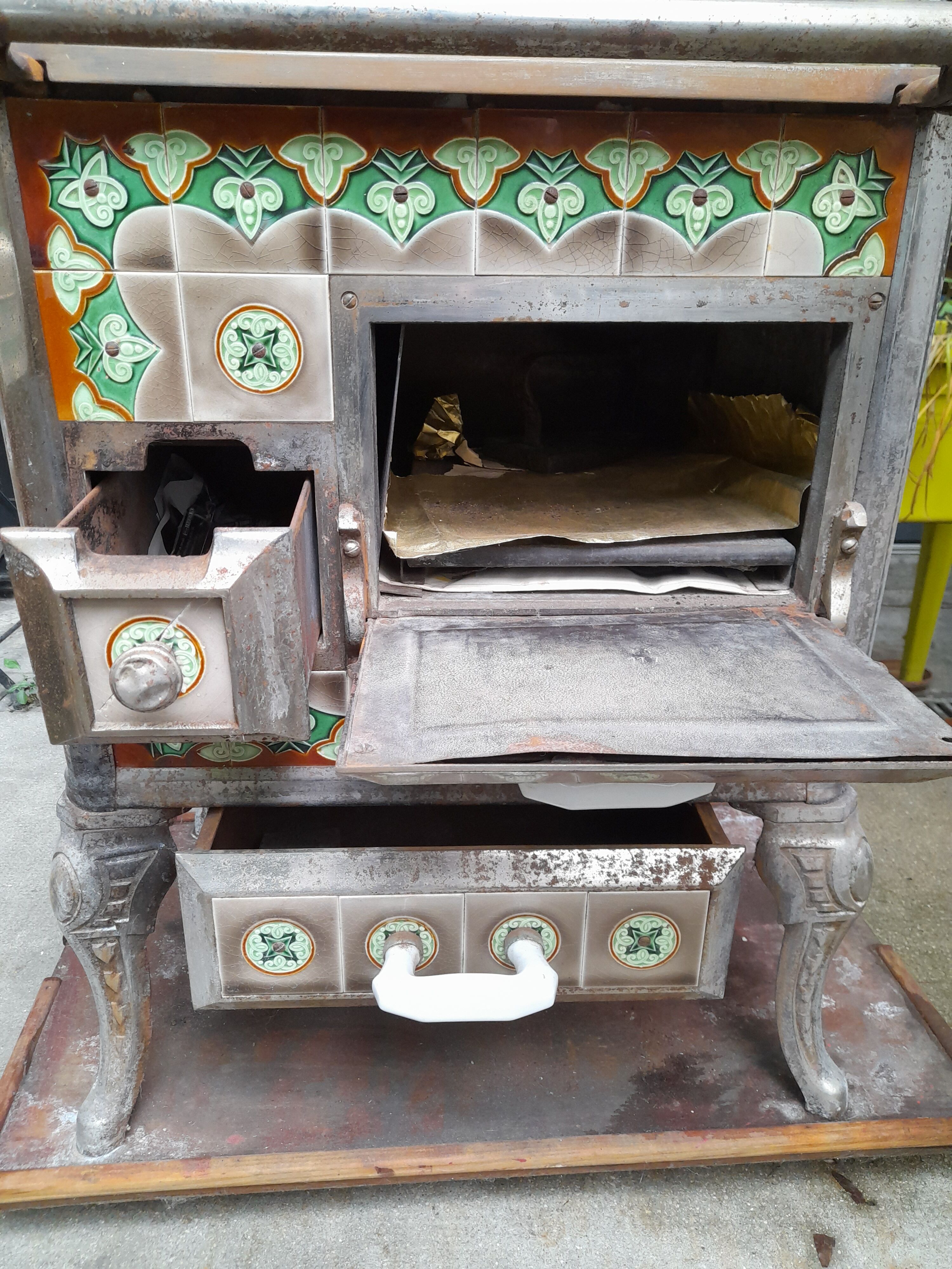 Cook old tile faience metal structure