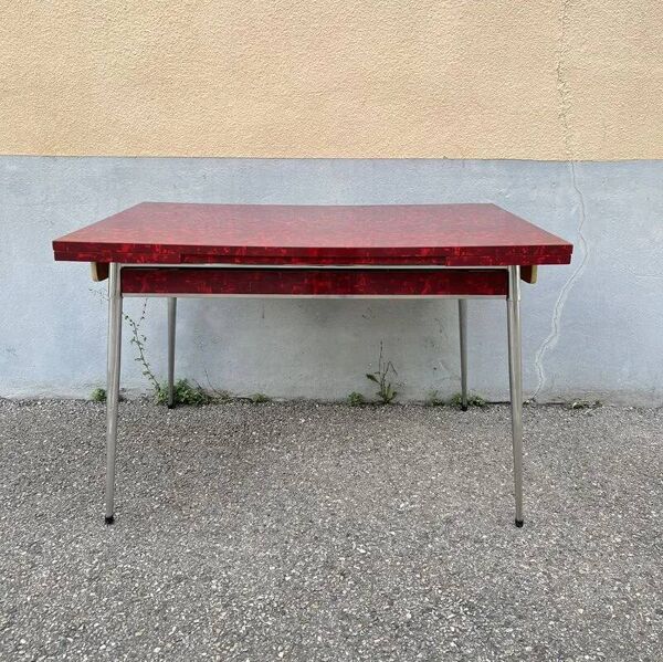 Table en formica rouge