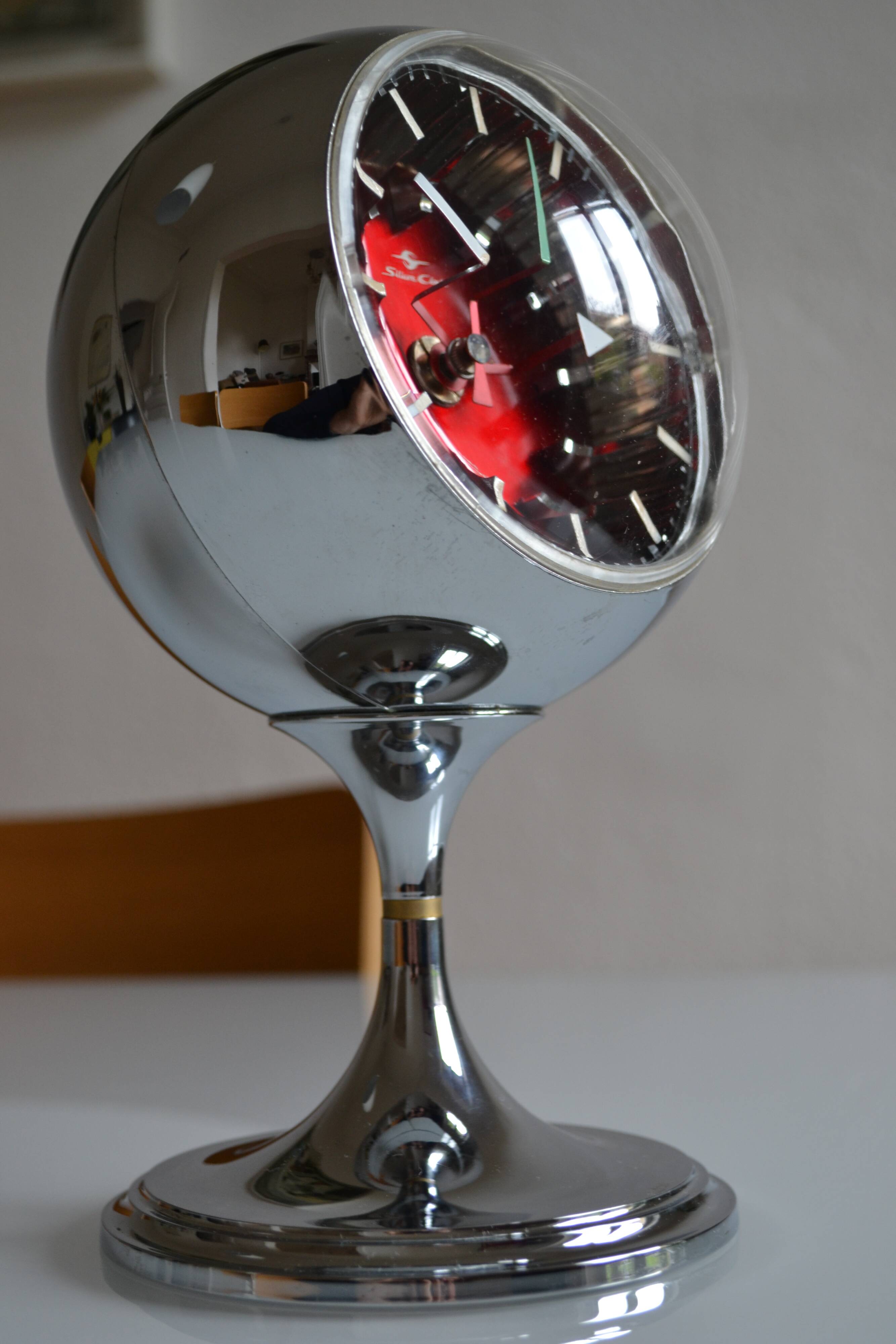 Tokyo Tokei 4 jewels vintage space age japan clock 1970 tulip foot