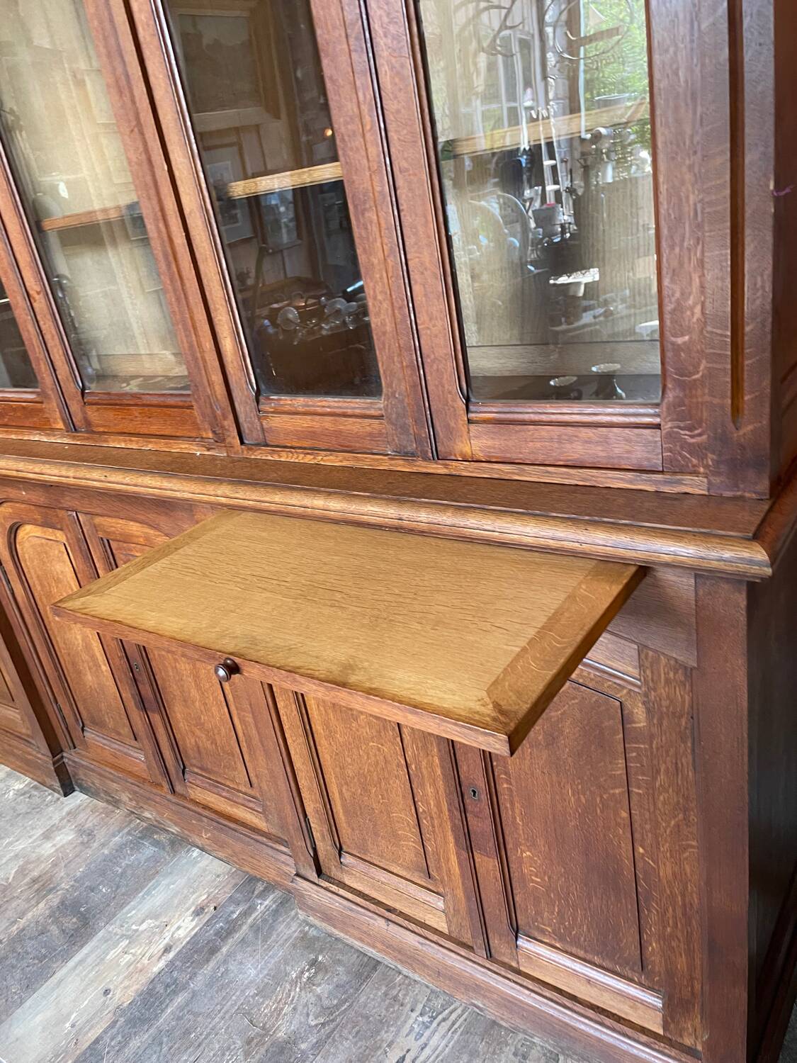 Large two-body showcase library