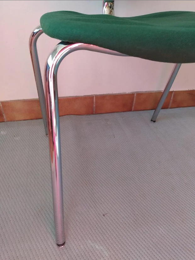4 chairs made of green steelcase strafor fabric
