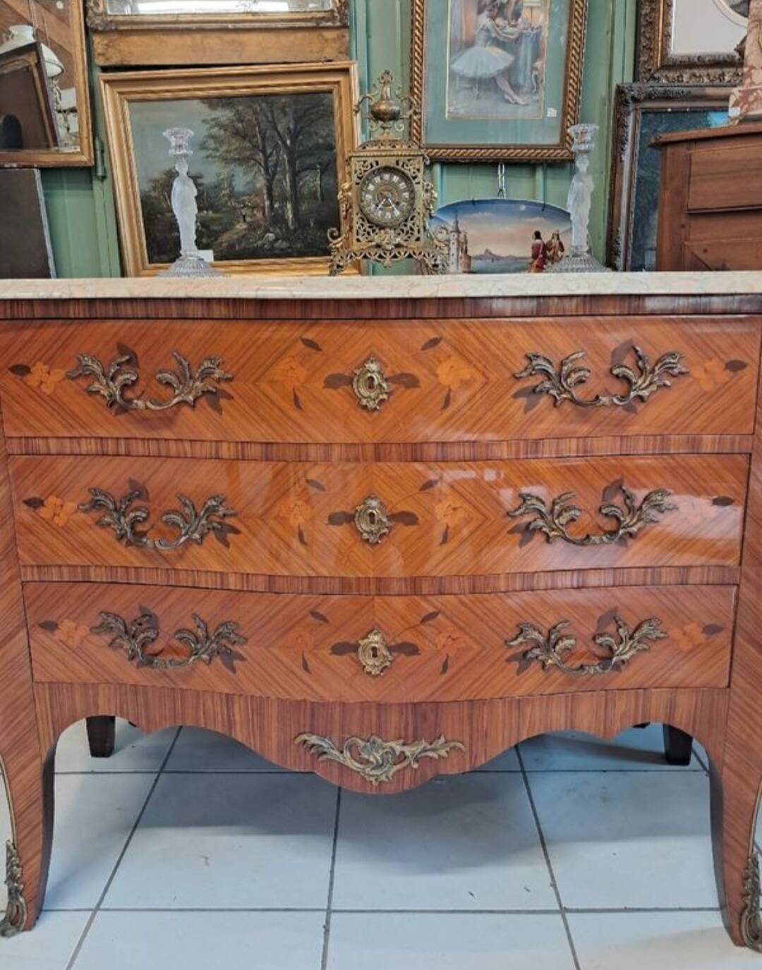 Curved chest of drawers in precious wood, Louis XV style