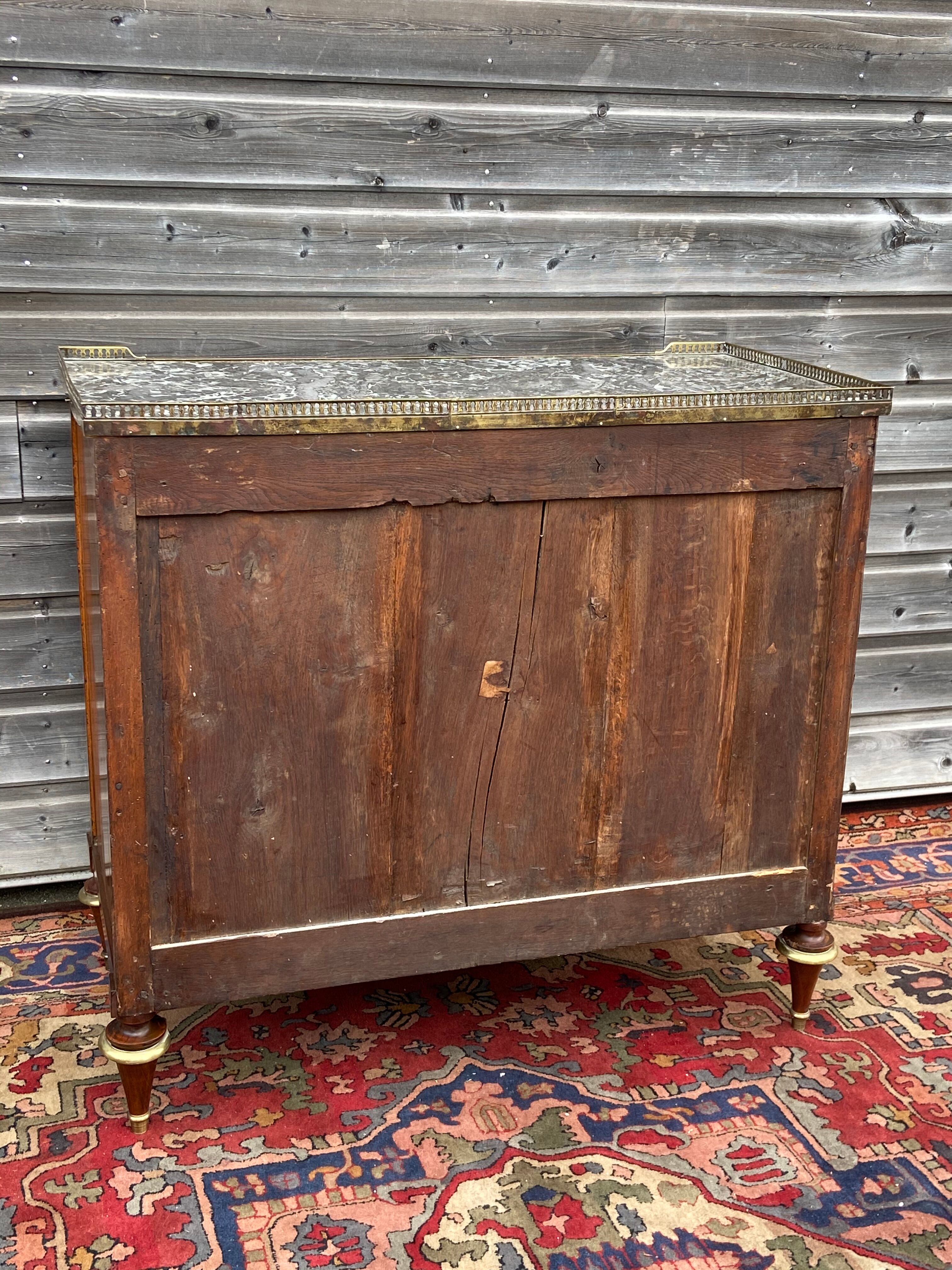 Chest of drawers in mahogany forming secretary of the period louis xvi