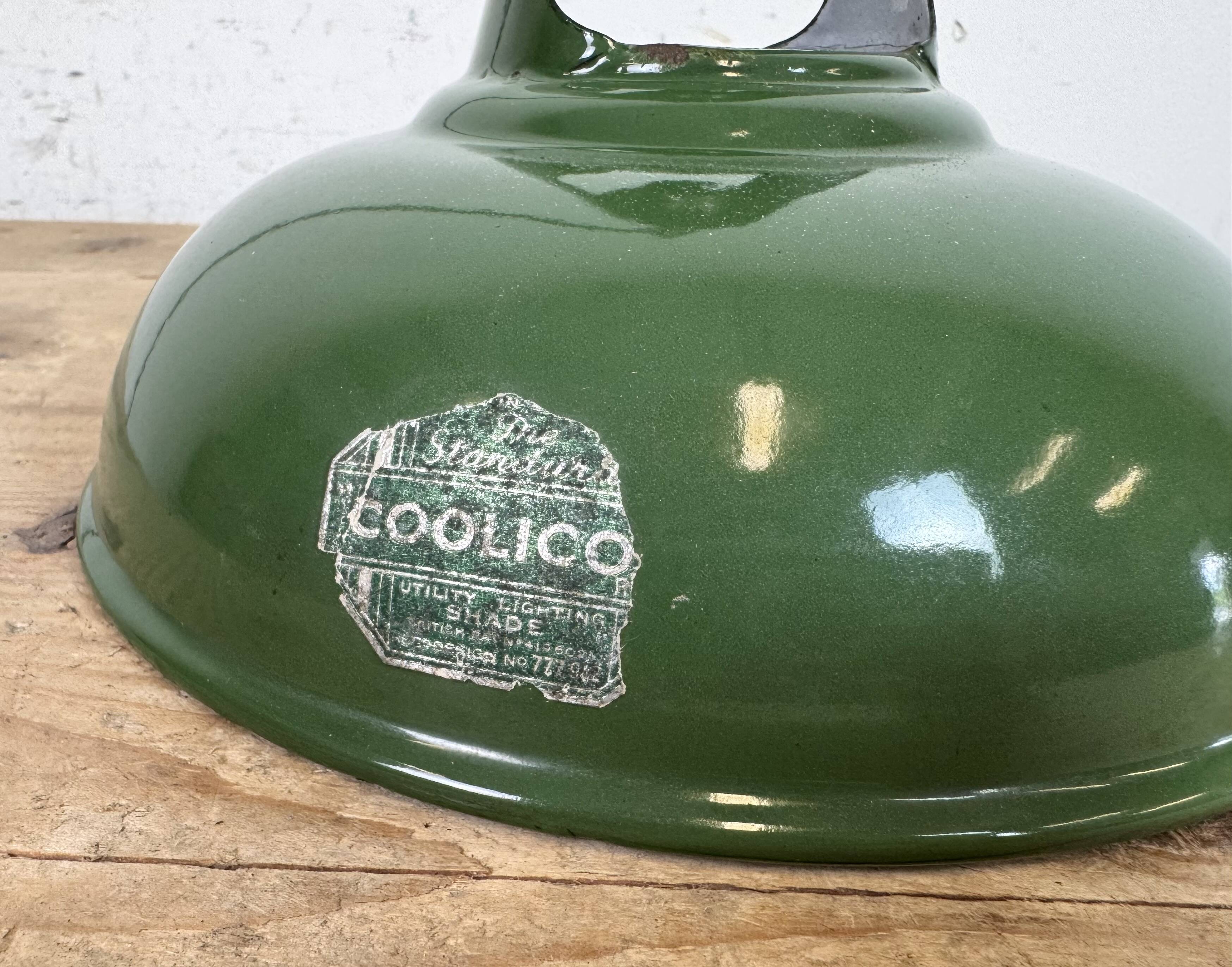 Suspension industrielle en émail vert de Coolicon, années 1950