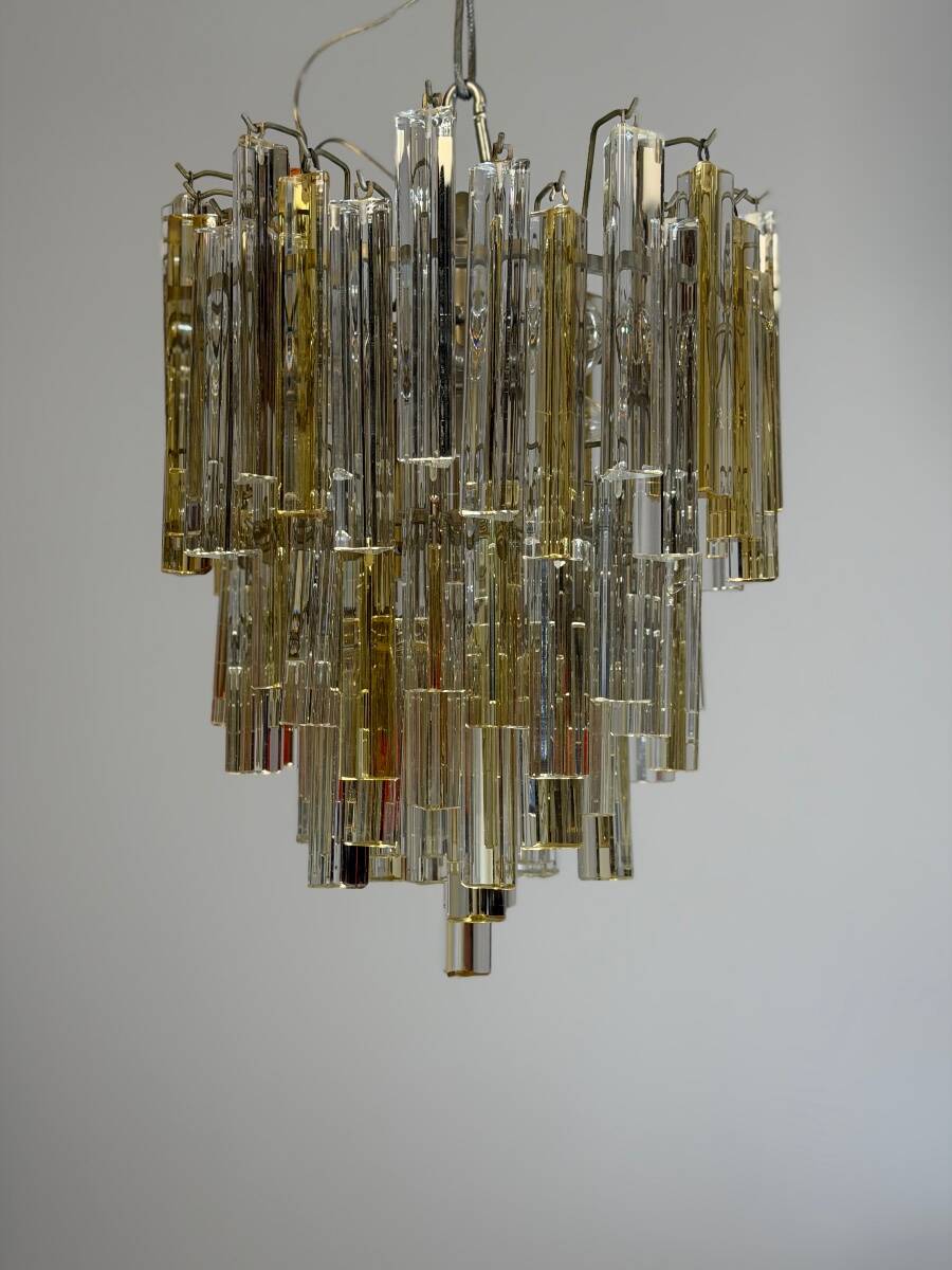 Venetian chandelier in colourless and gold Murano glass, Venini Triedi model, circa 1960.