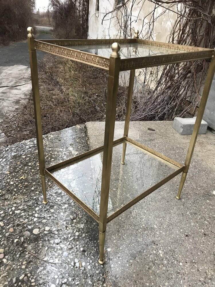Table d'appoint deux niveaux Hollywood Regency en laiton doré et plateau verre transparent 1960s
