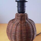 Woven wicker lamp