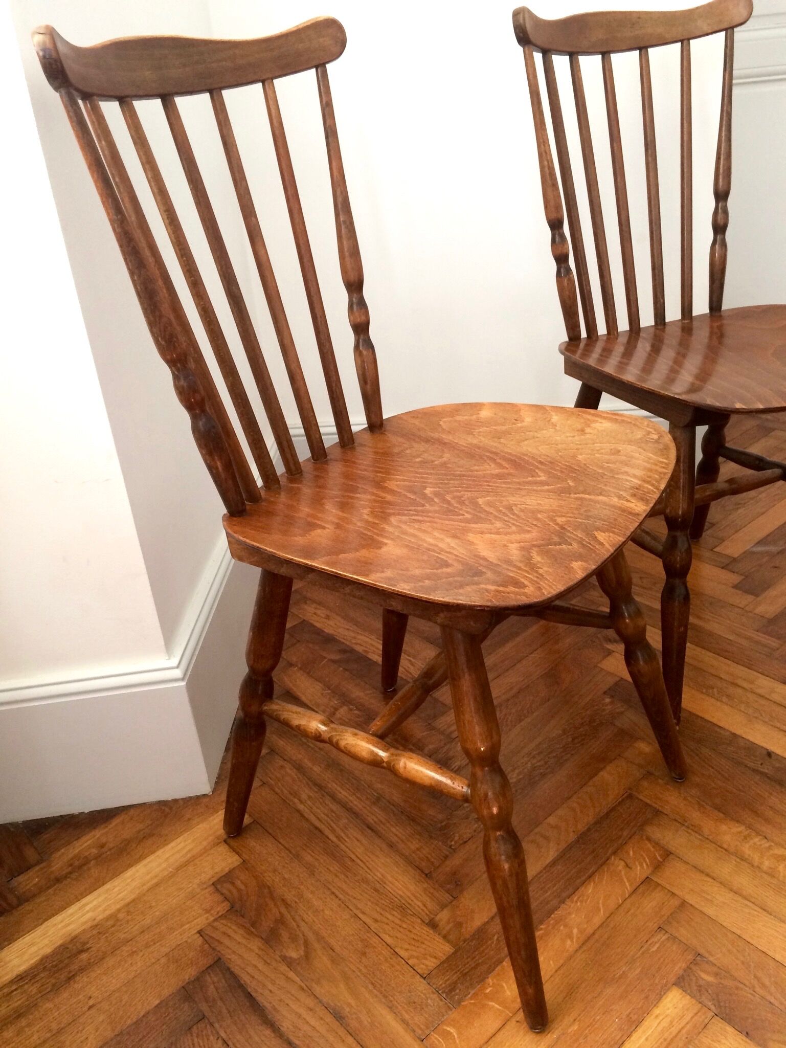 Paire de chaises Baumann modèle Tacoma