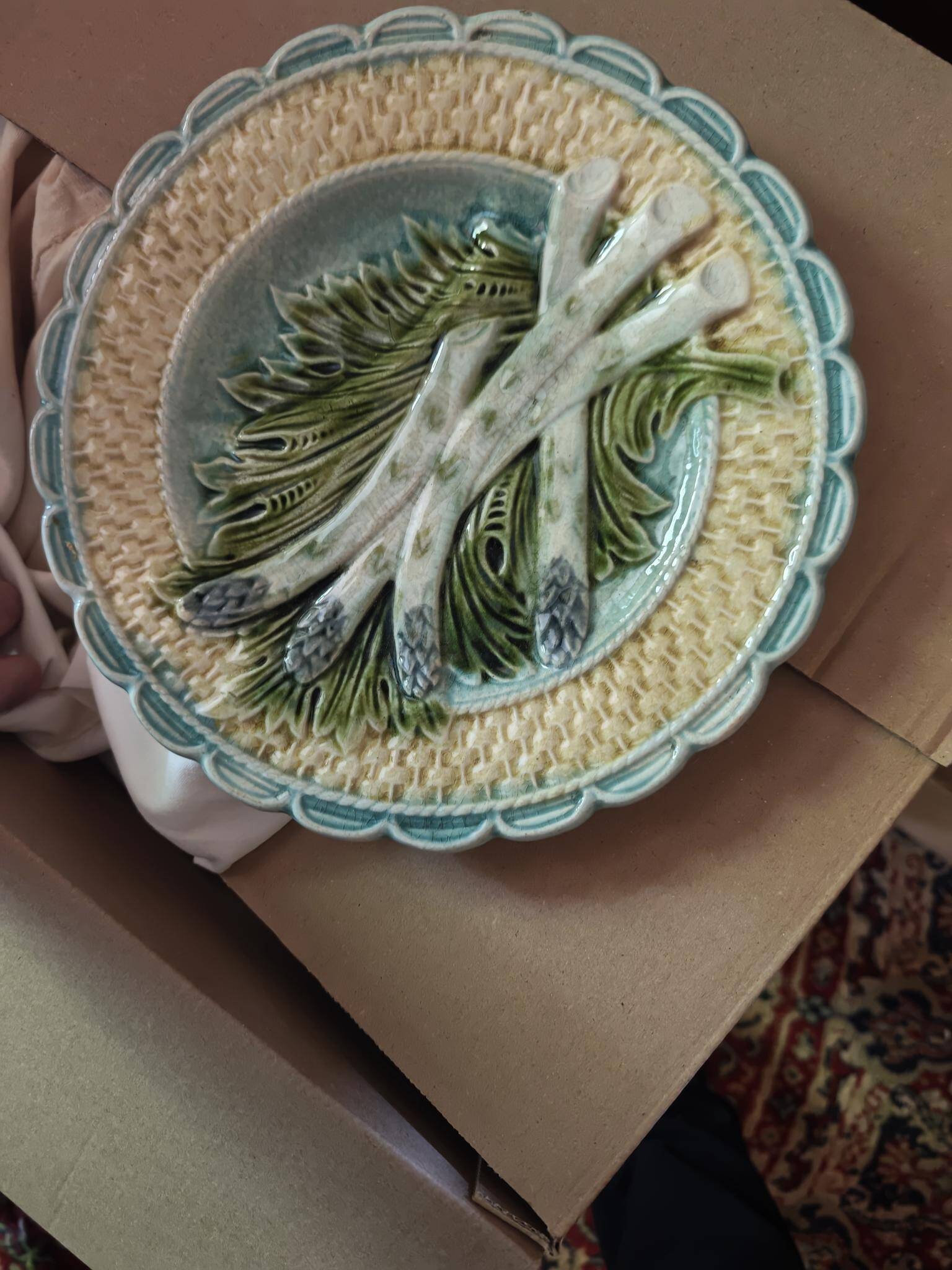Set of 6 asparagus plates in majolica