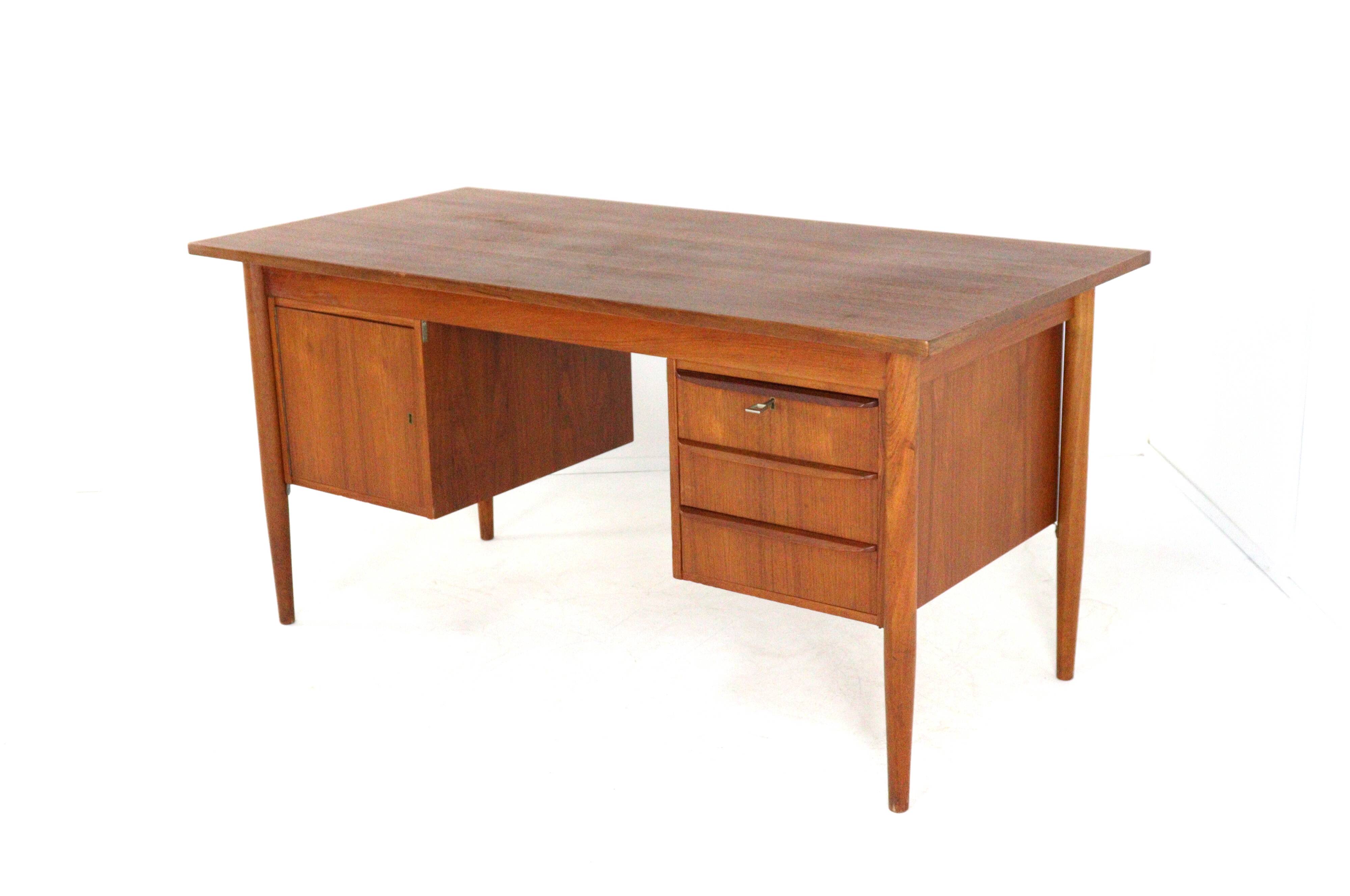 Gunnar Nielsen designer teak desk Tibergaard 'Hesselballe'