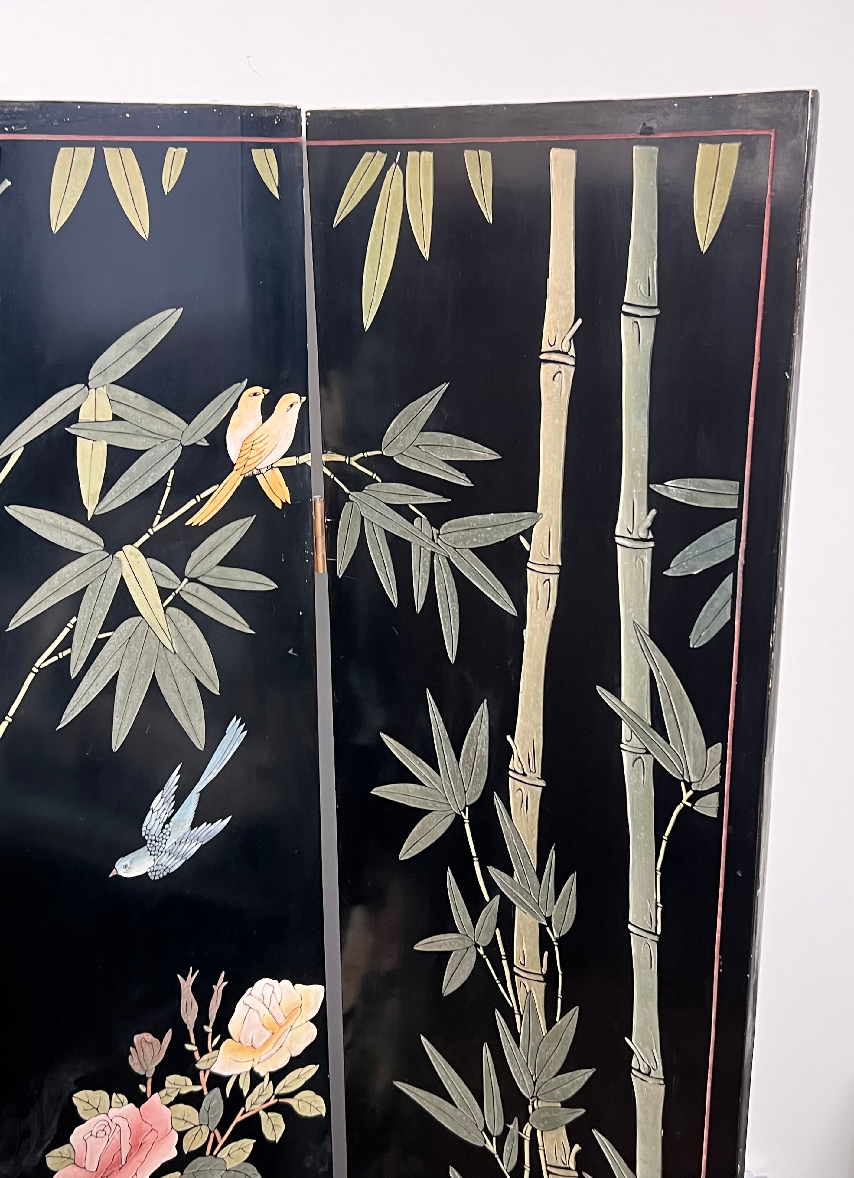Chinese lacquered screen with decorations of birds and bamboo. Chinese work. Around 1950.