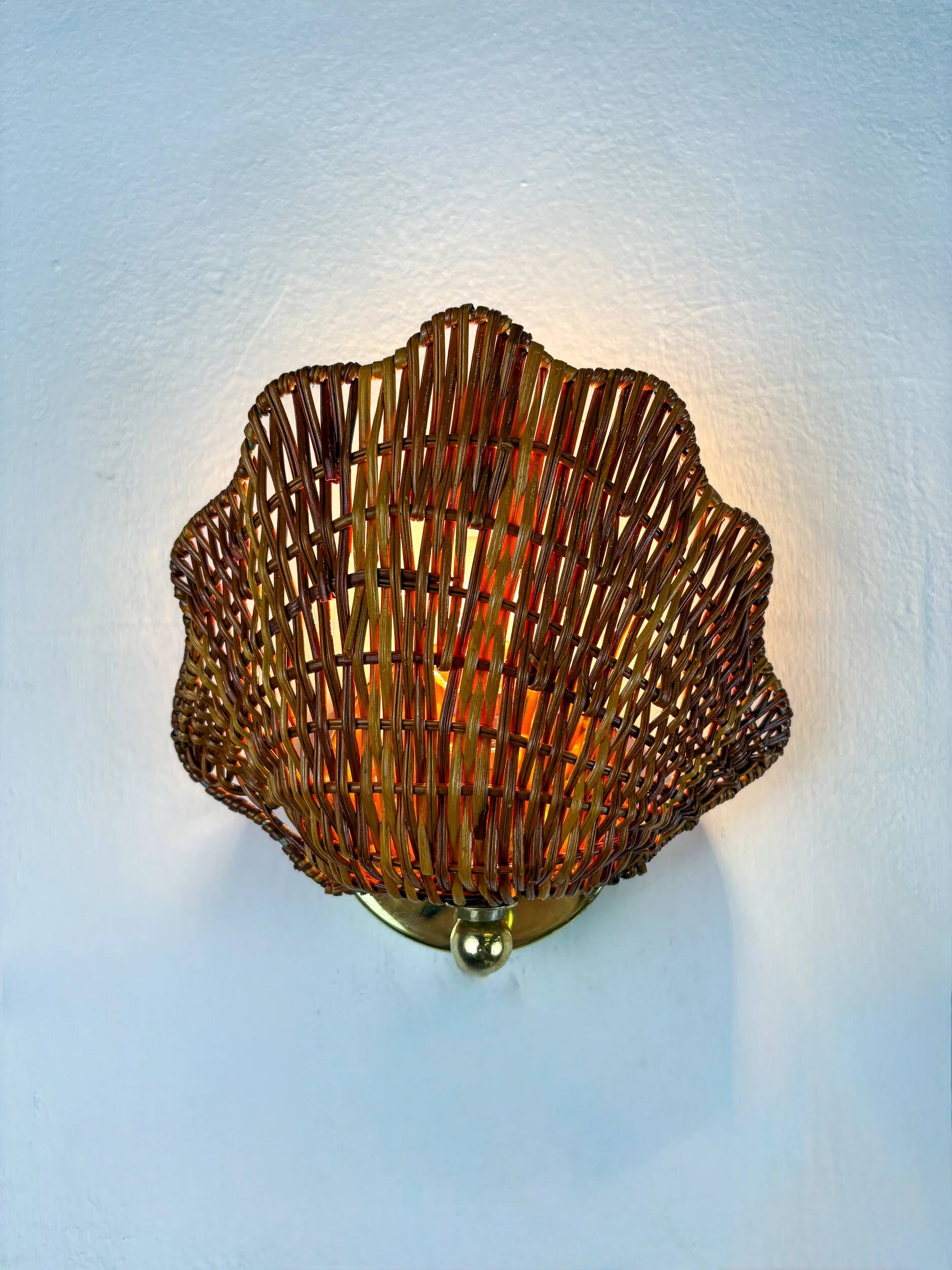 Pair of shell-shaped wicker wall sconces – rattan & brass, circa Italy 1970s