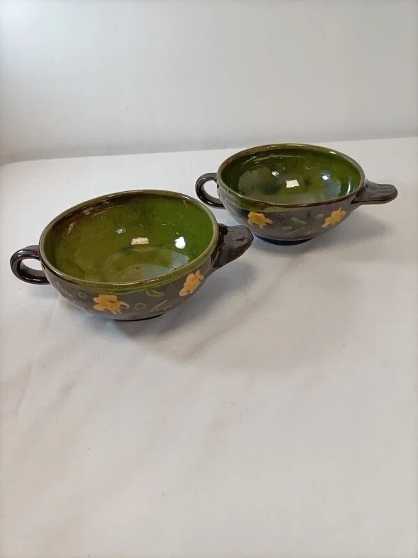 2 green glazed stoneware bowls with floral pattern – decorative tableware