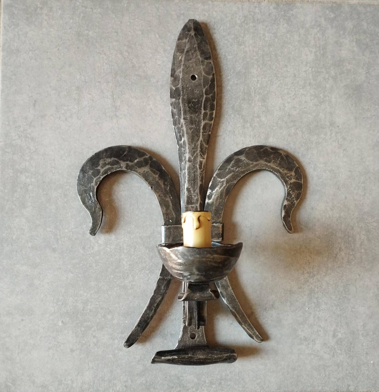 Brutalist iron wall light "fleur de lys"