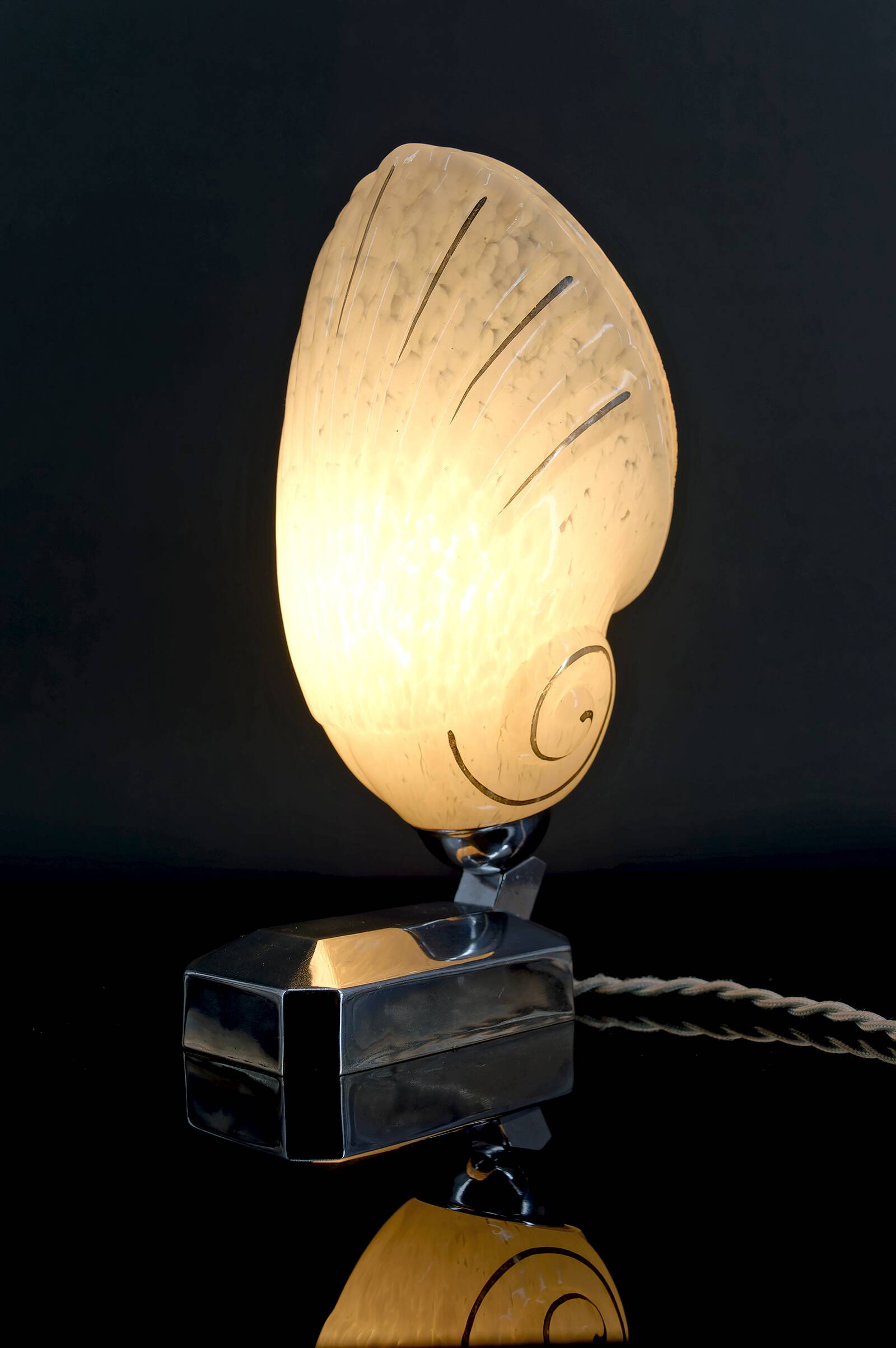 Modernist Art Deco "Coquillage" lamp, France, circa 1930