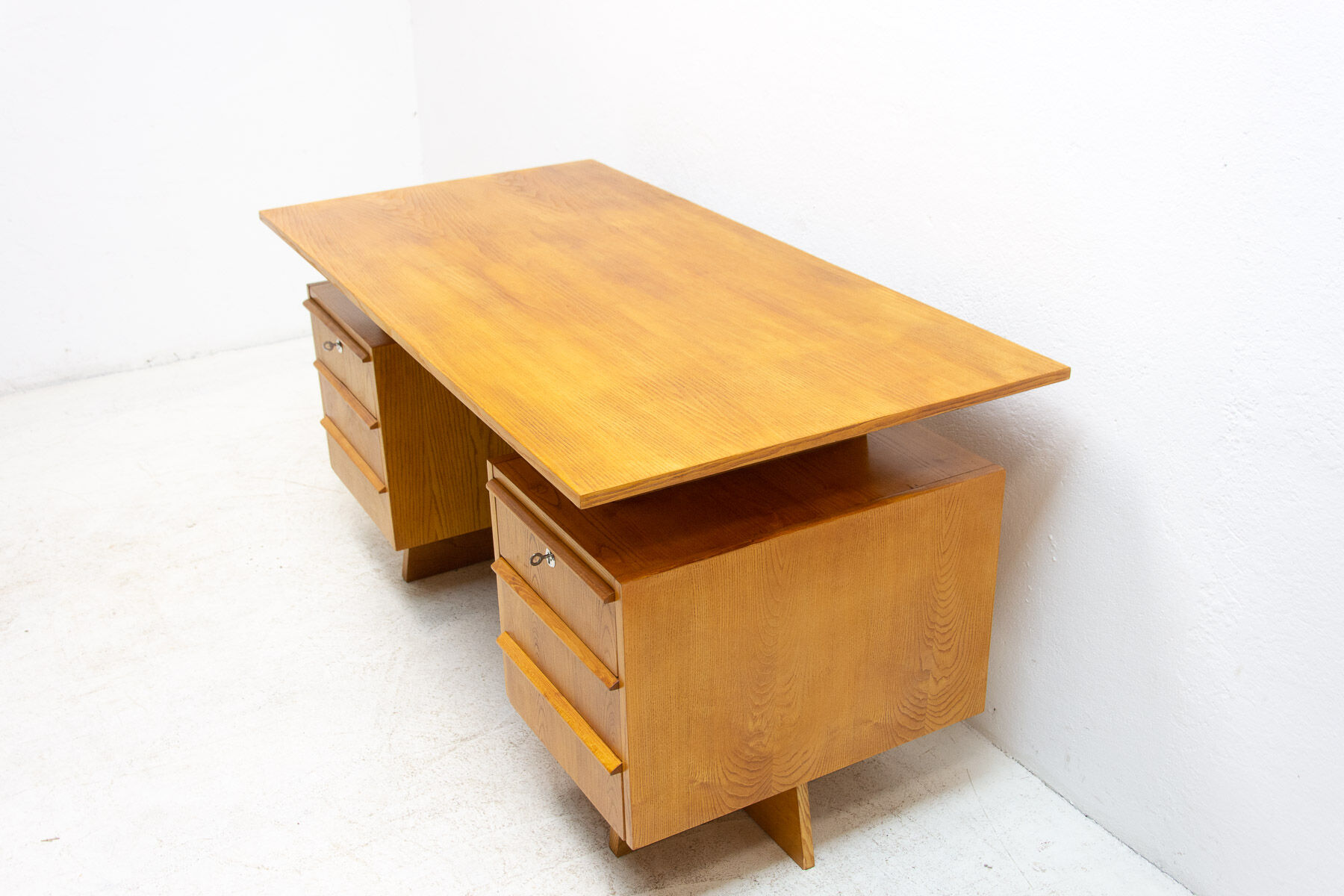 Bureau en bois de hêtre du milieu du siècle, années 1970, Tchécoslovaquie