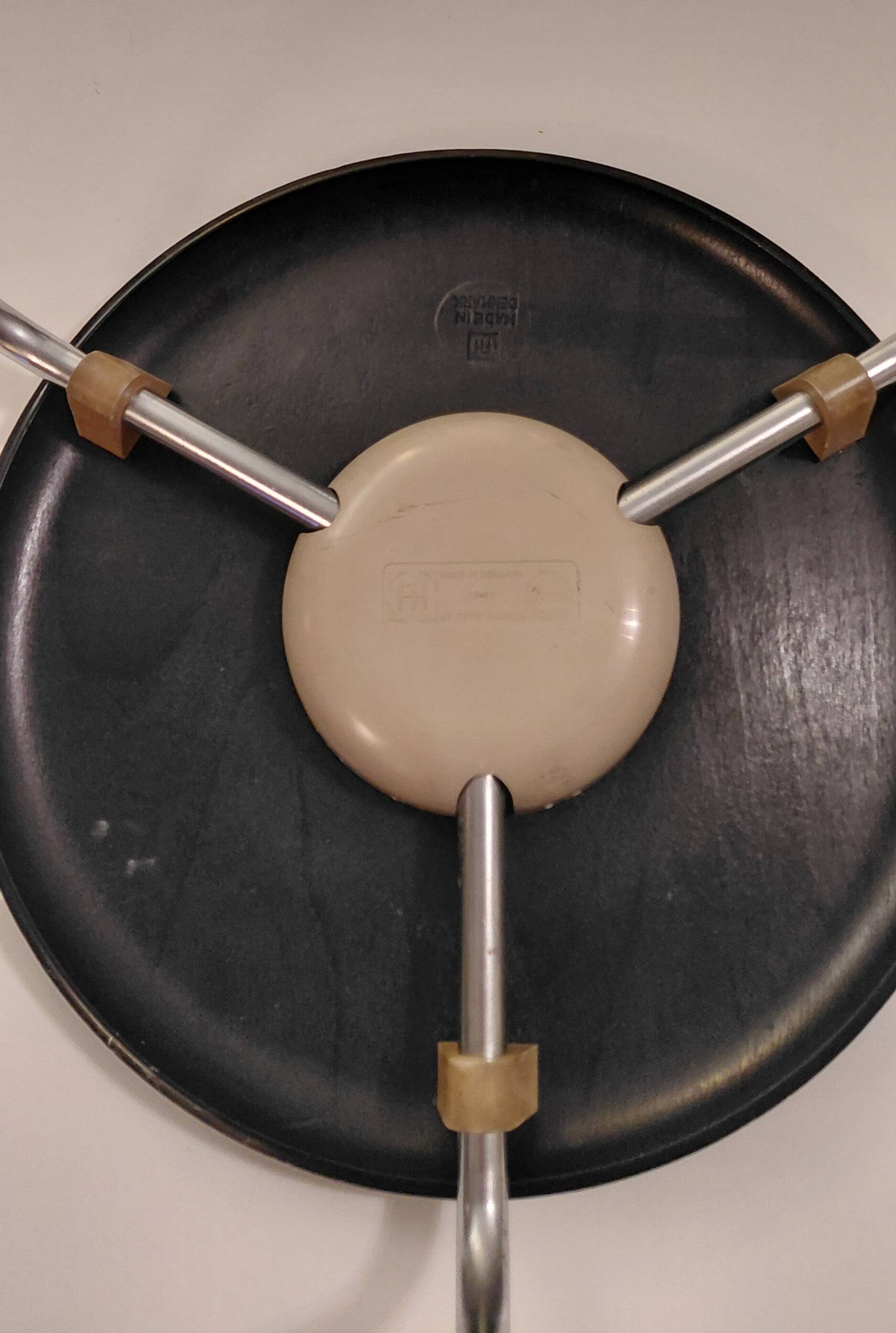 "Dot" stool (Model 3170) by Arne Jacobsen for Fritz Hansen, 1967