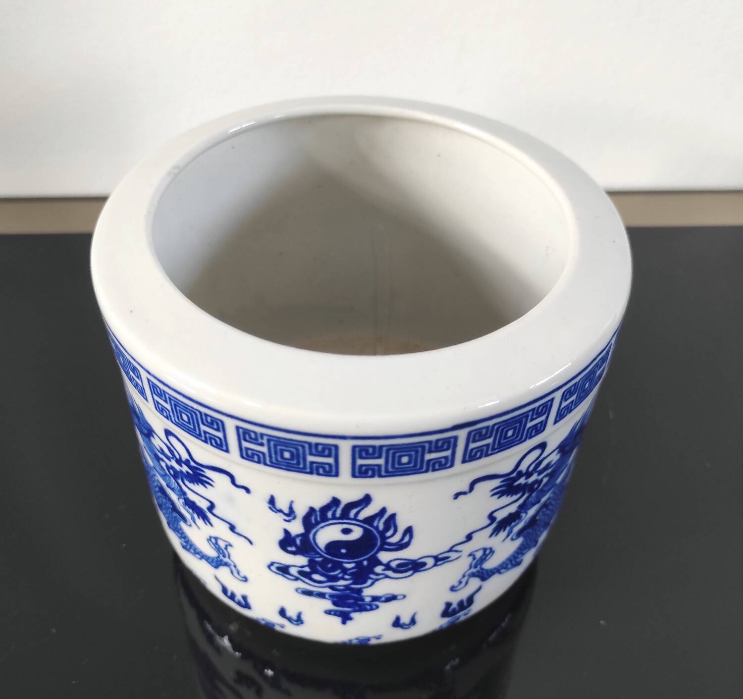Cache-pot / Vintage porcelain brush pot