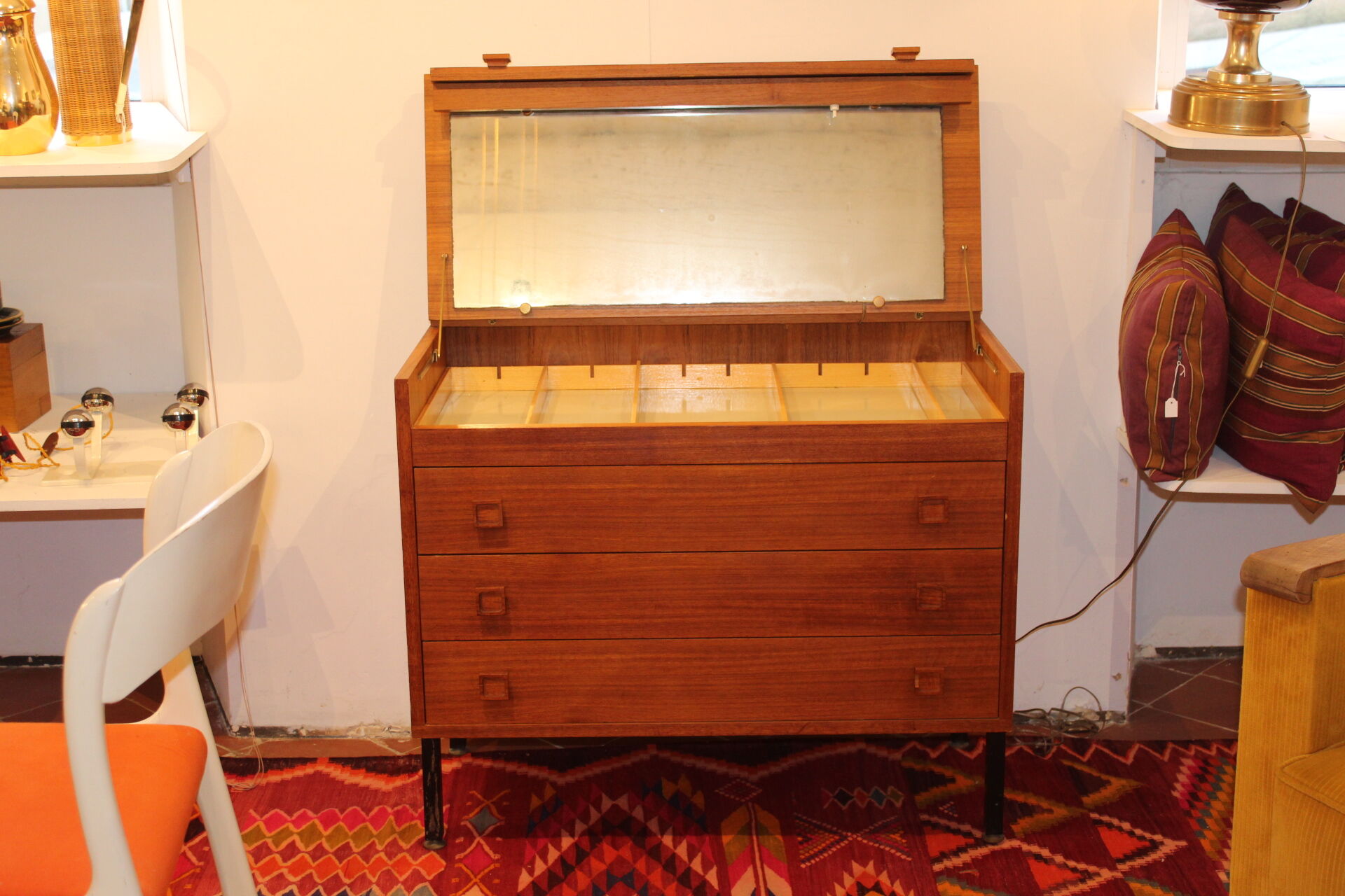 Chest of drawers dressing table years 70