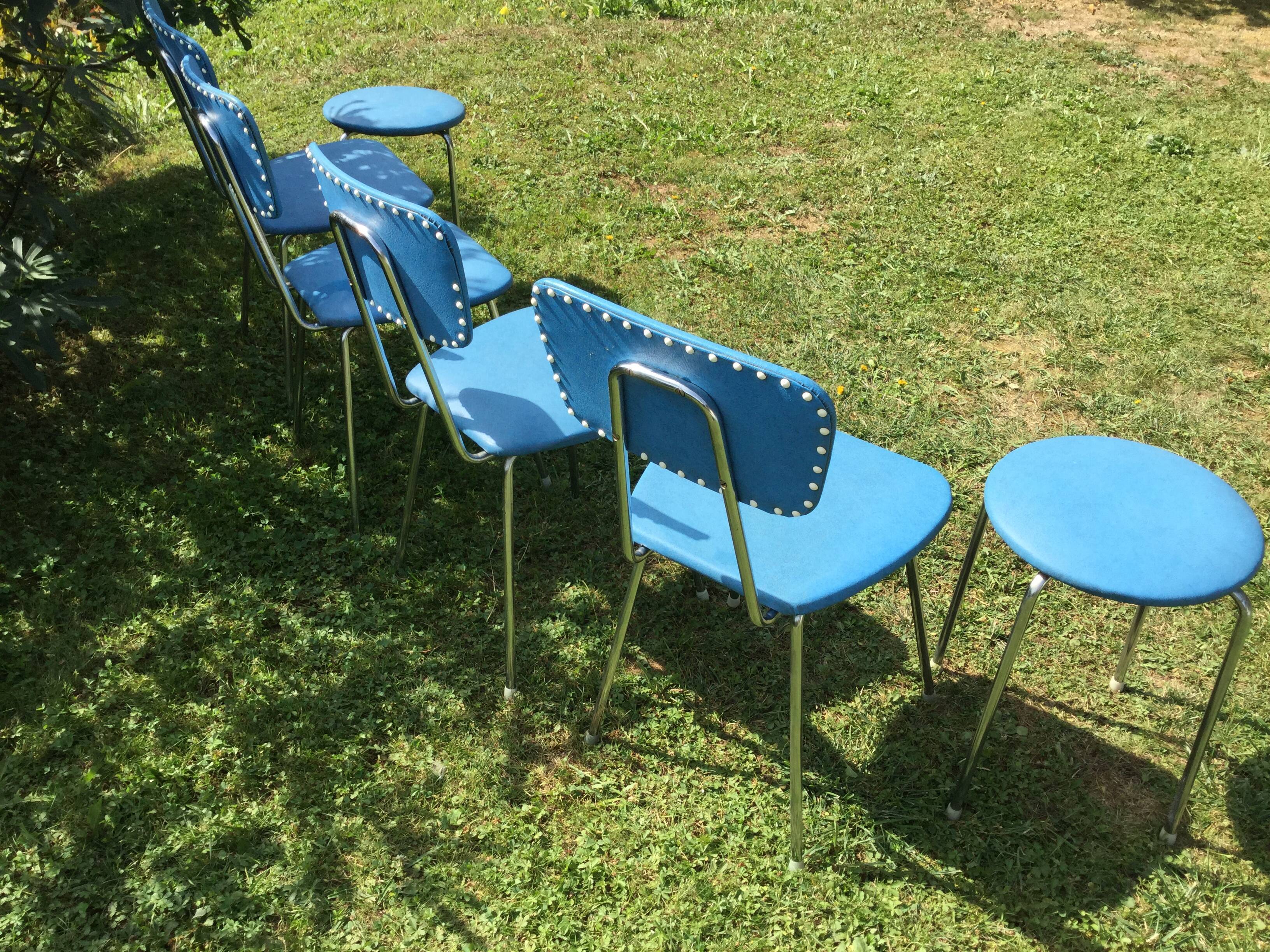 Lot of chairs and blue rockabilly stools