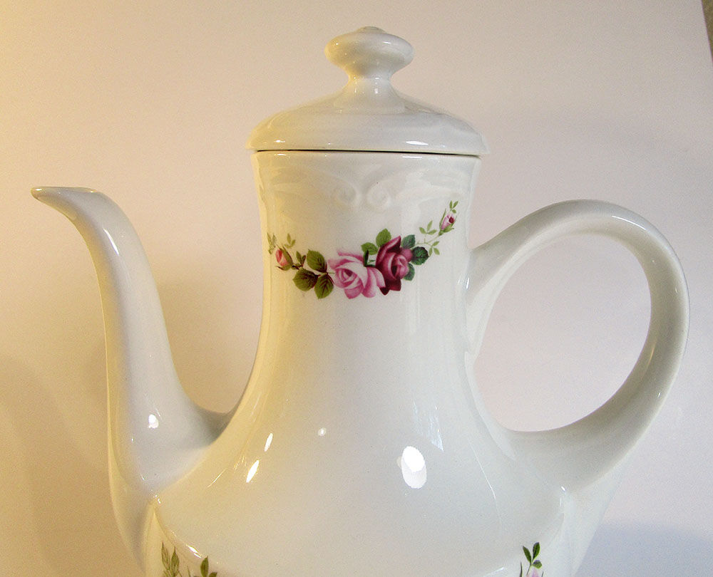 Gien's earthenware coffee maker