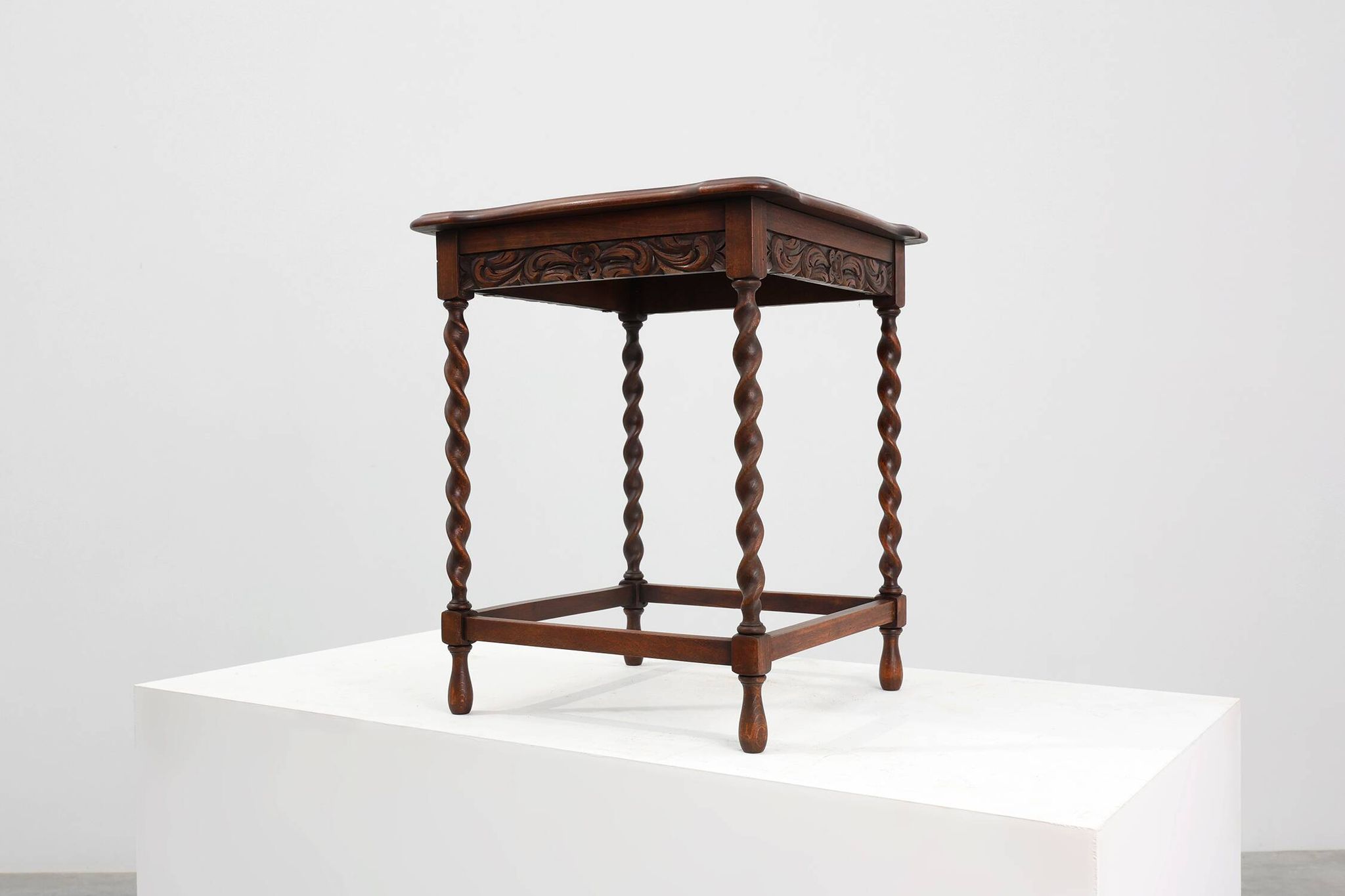 Table d'appoint ancienne en chêne français, vers 1900