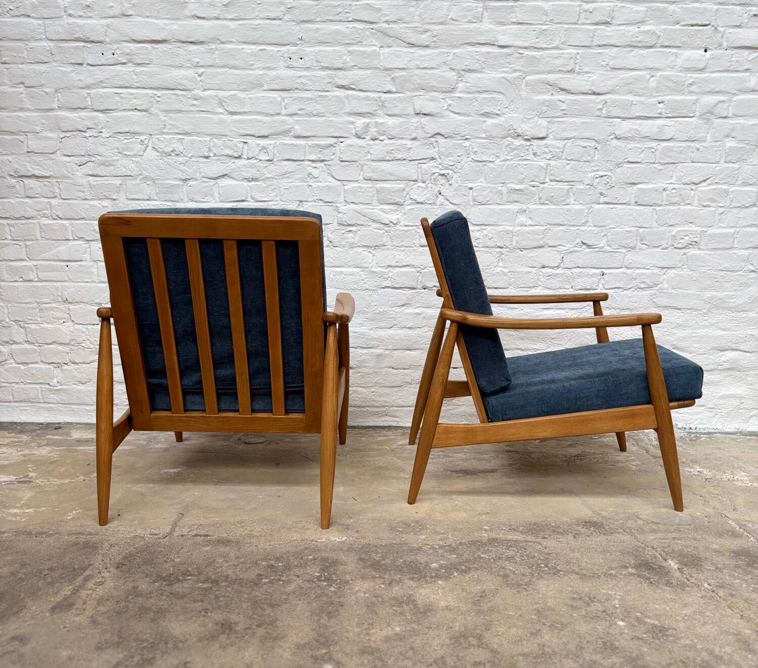 Set of two Scandinavian-style oak armchairs