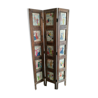 Wooden screen with vintage haute couture images or for photos