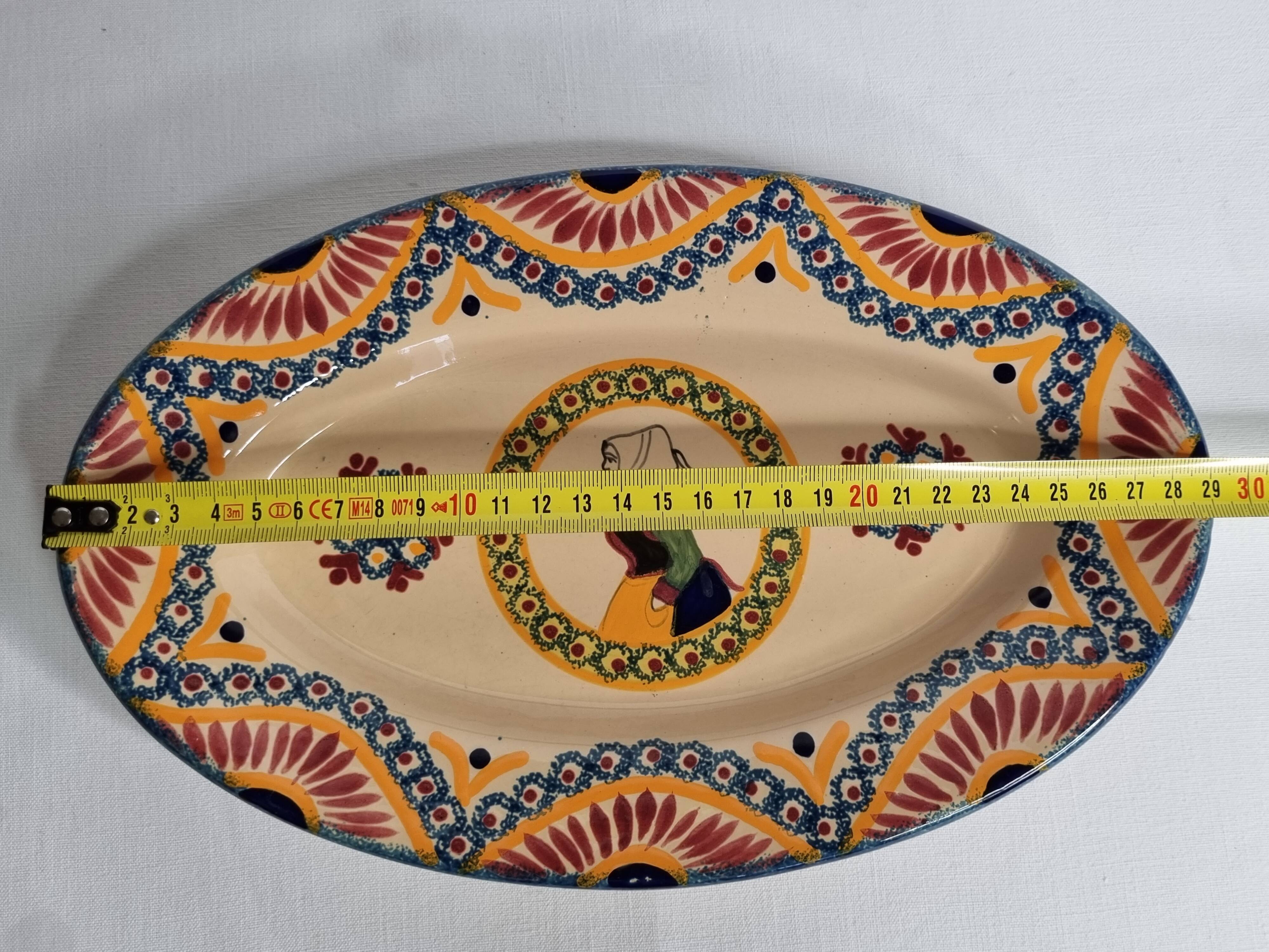 Oval dish in vintage Quimper Henriot earthenware, signed, traditional Breton decor, 29 cm