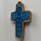 Ceramic cross with a blue background and bird decoration by Taburet Quimper, 20th century.