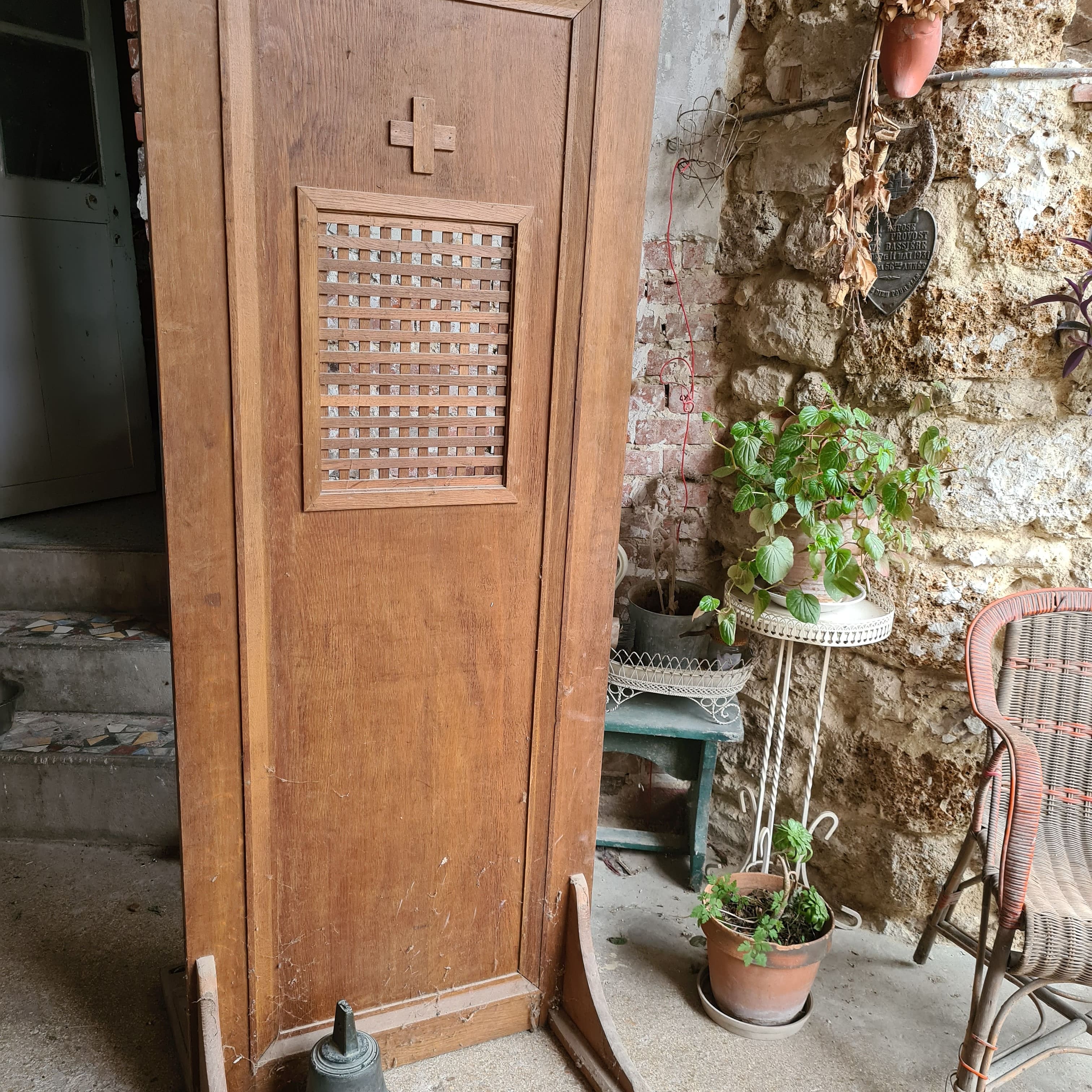 Confessional screen
