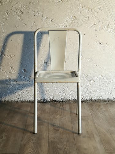 Chaise métal tolix T4 de Xavier Pauchard