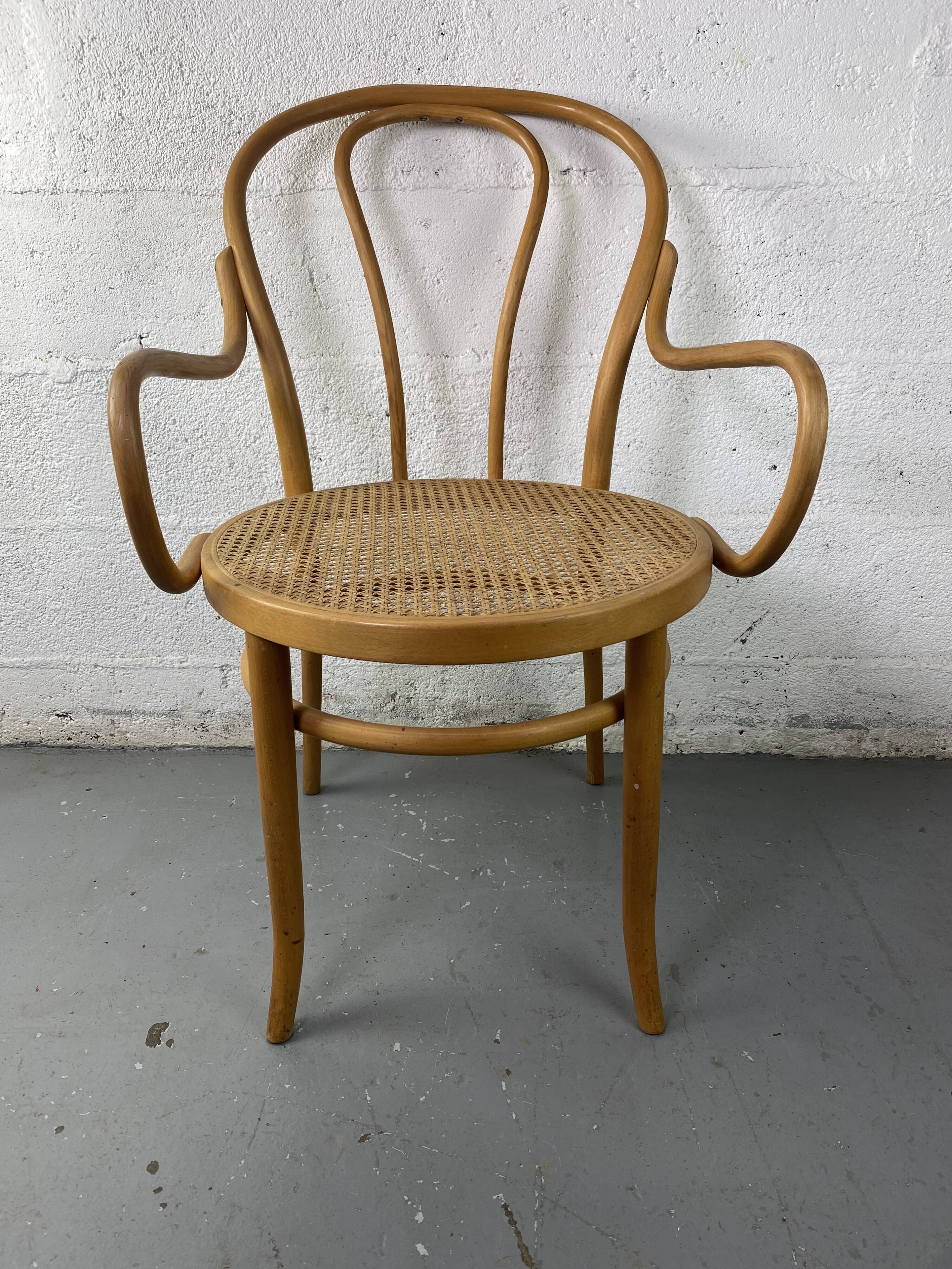 1018 Thonet armchair