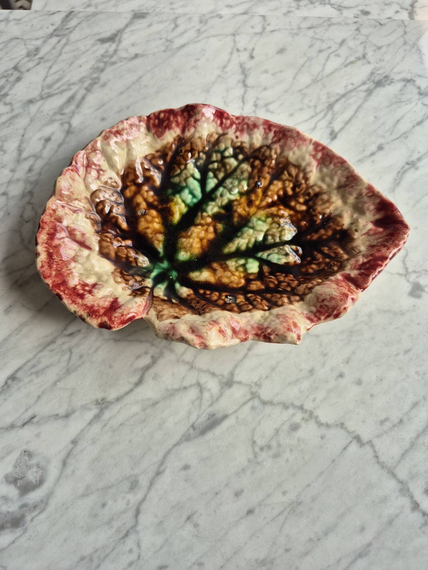 Leaf-shaped catchall dish in barbotine / vintage majolica Flamed enamels