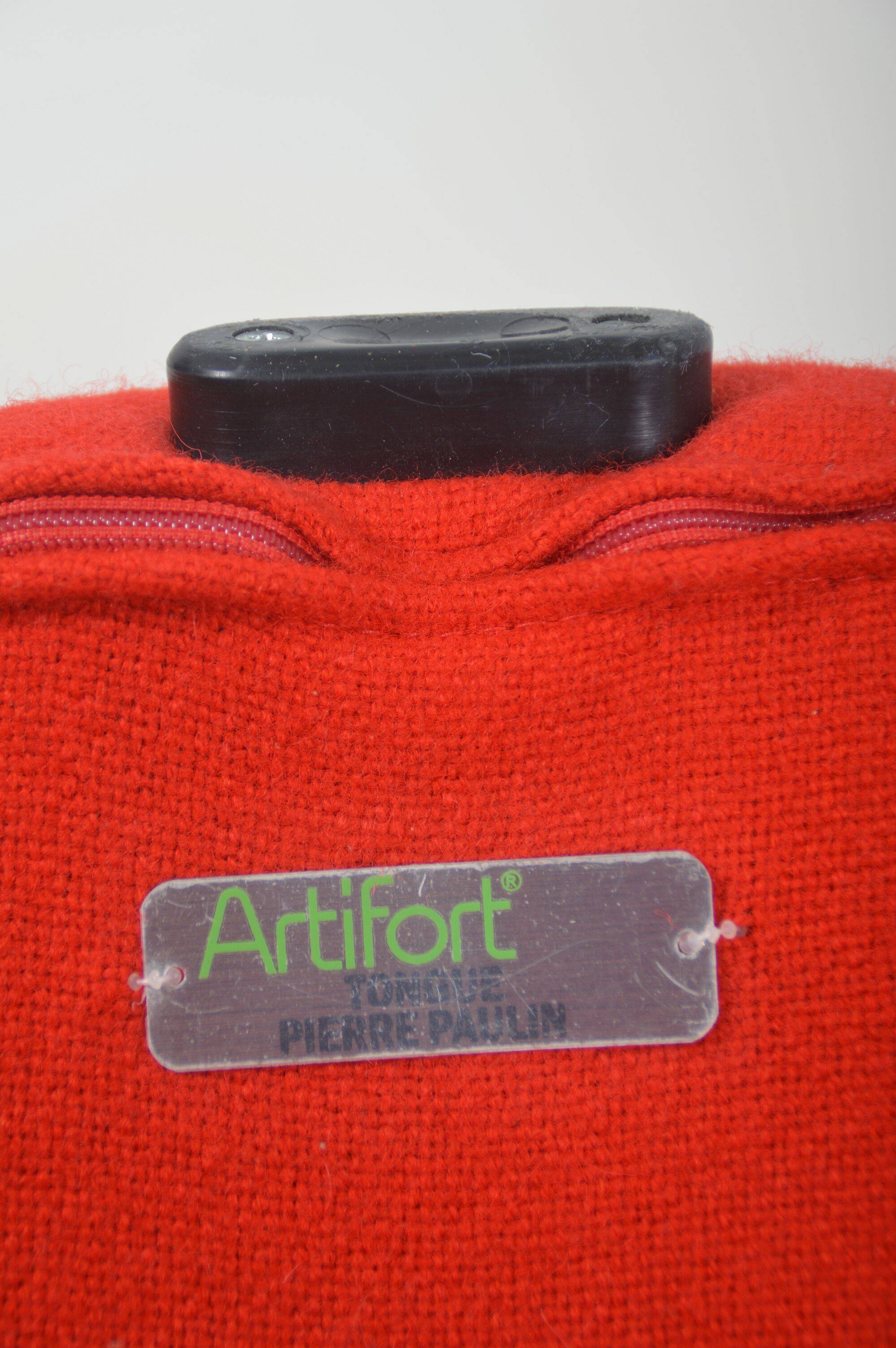 Red F577 Tongue designed by Pierre Paulin for Artifort