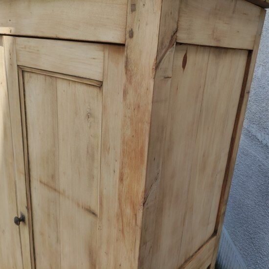 Low cabinet