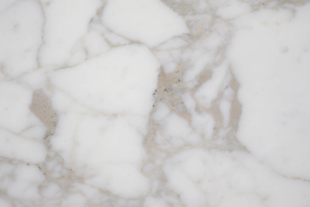 Tulip dining table in marble by Eero Saarinen for Knoll International.