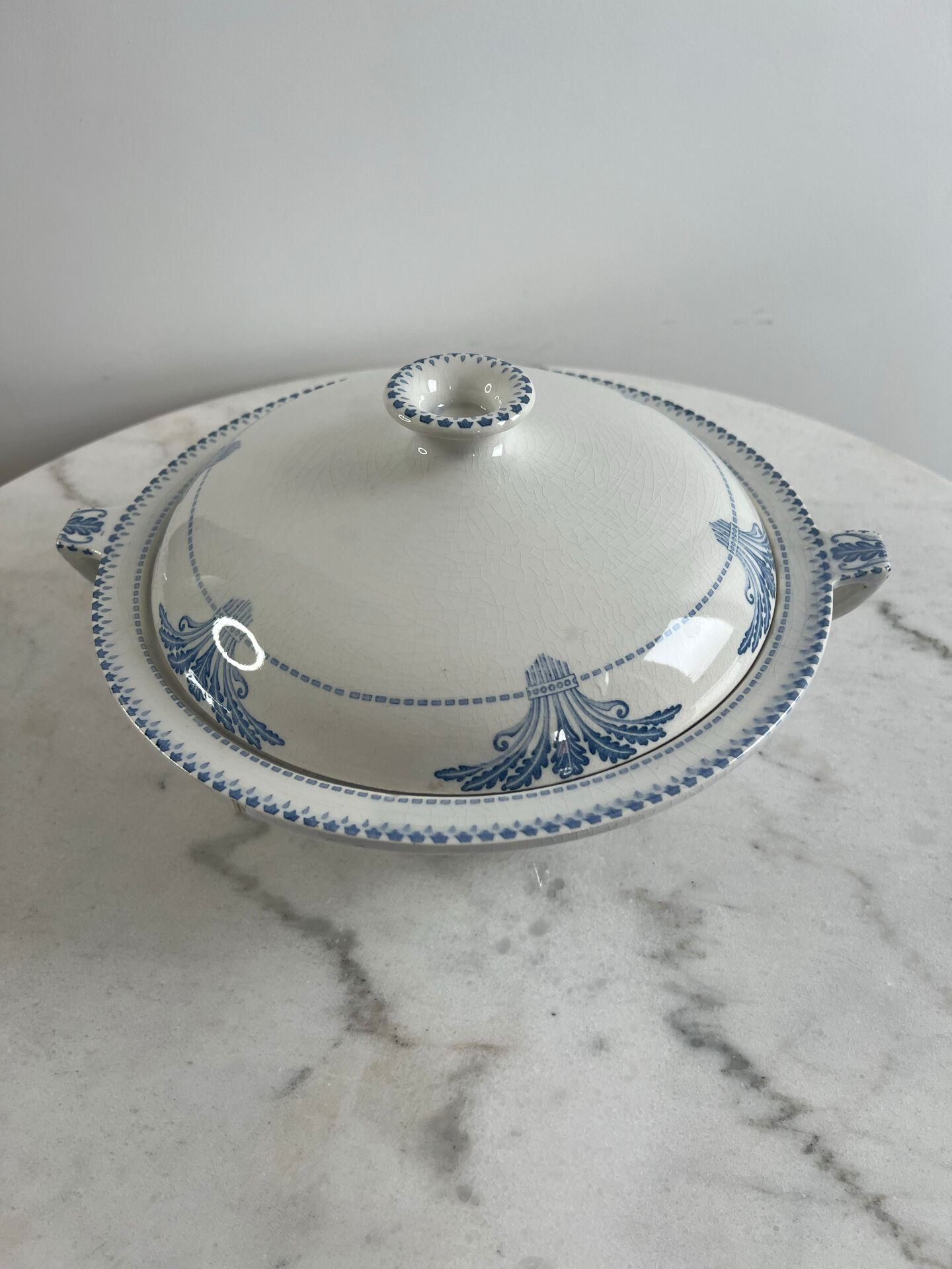 Soup tureen in earthenware Creil and Montereau Labrador pattern