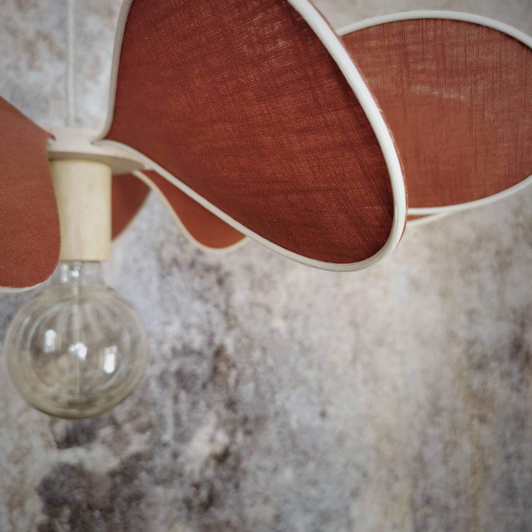 12-blade propeller suspension in rattan and sienna linen