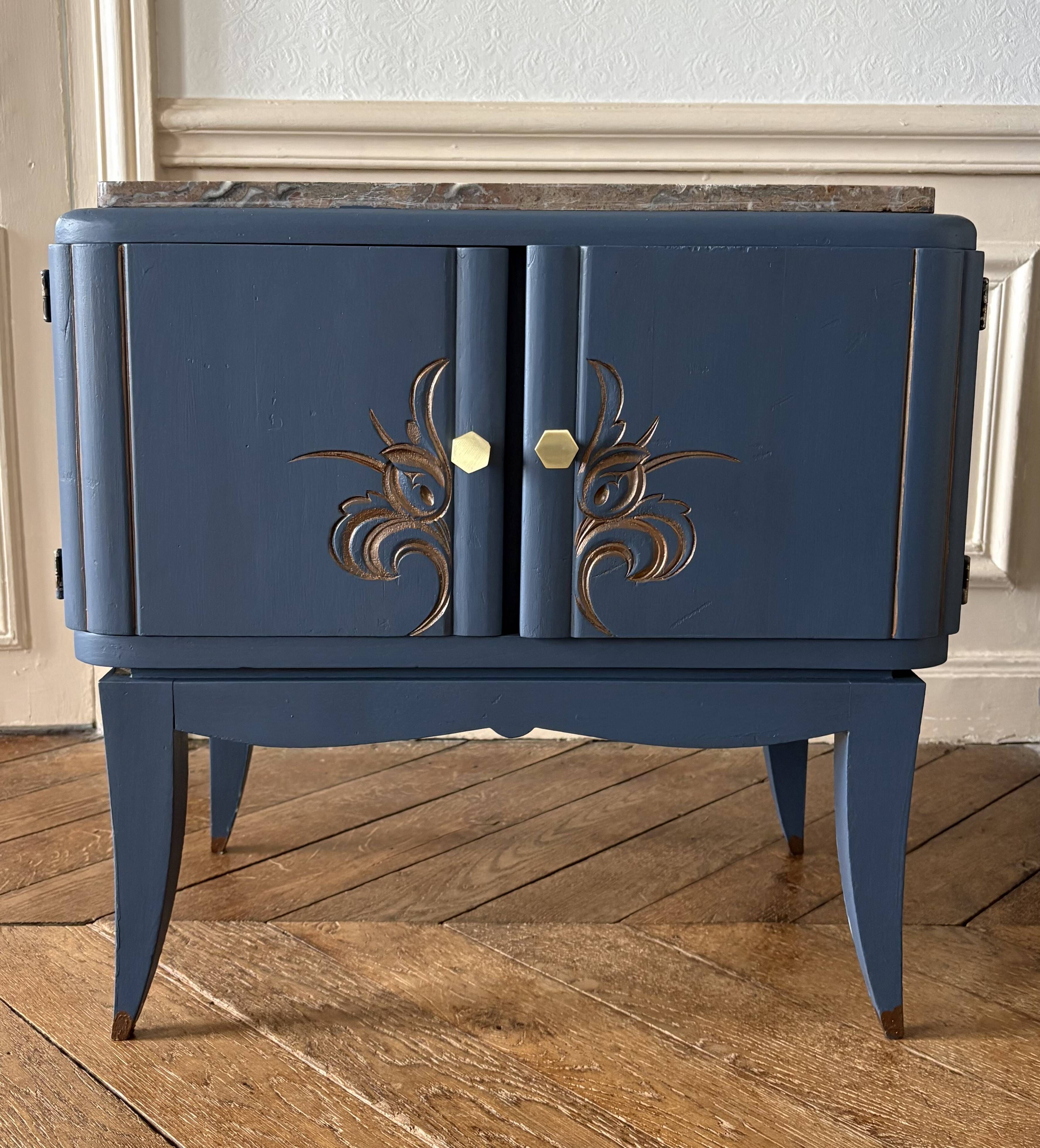 Petit meuble d'appoint art déco. Pièce unique