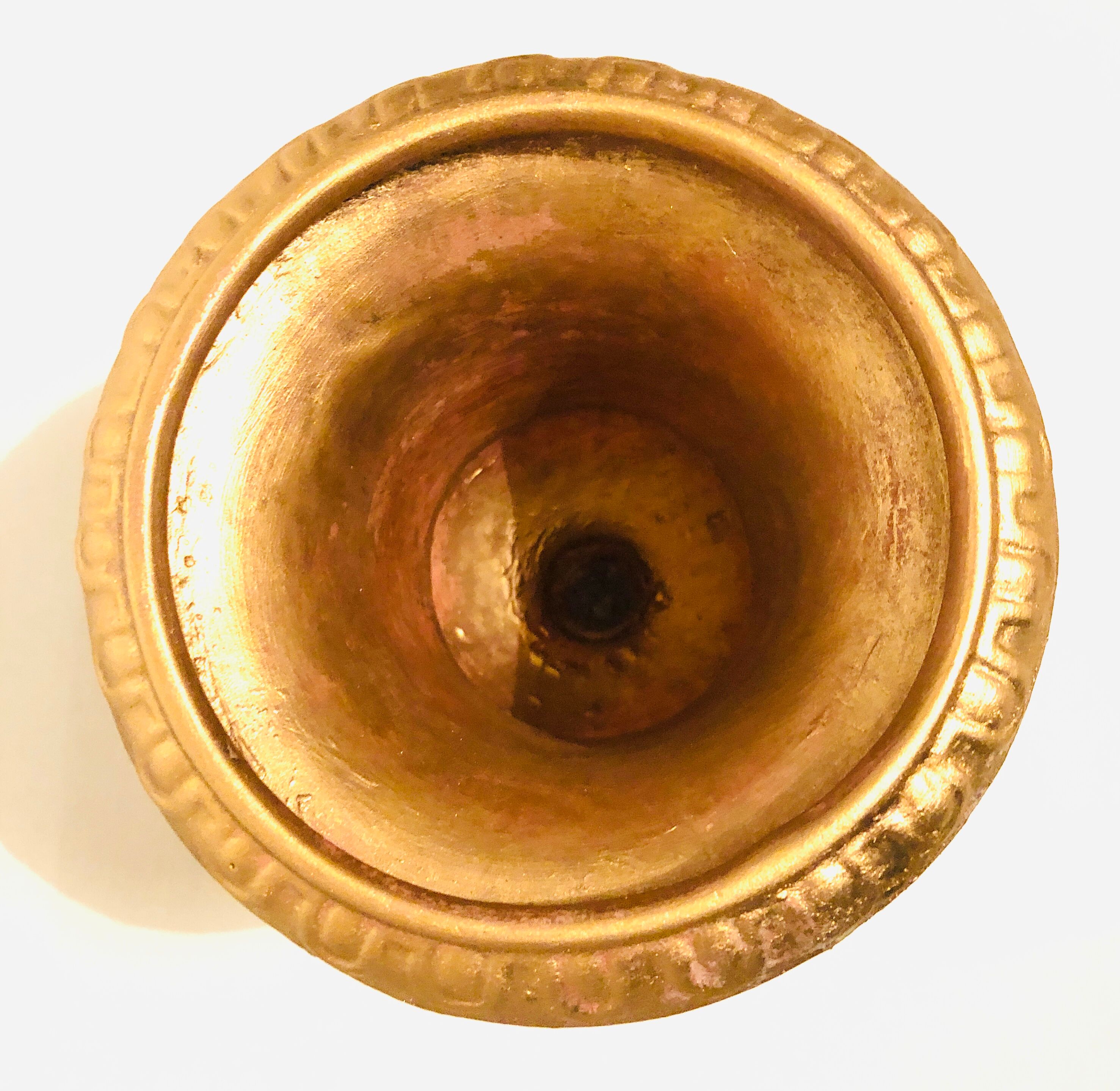 Medici basin in gilded ceramic