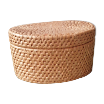 Oval box in braided straw