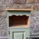 Chevet vintage en pin rénové – Vert Lézard Pure & Paint – Plateau bois natu
