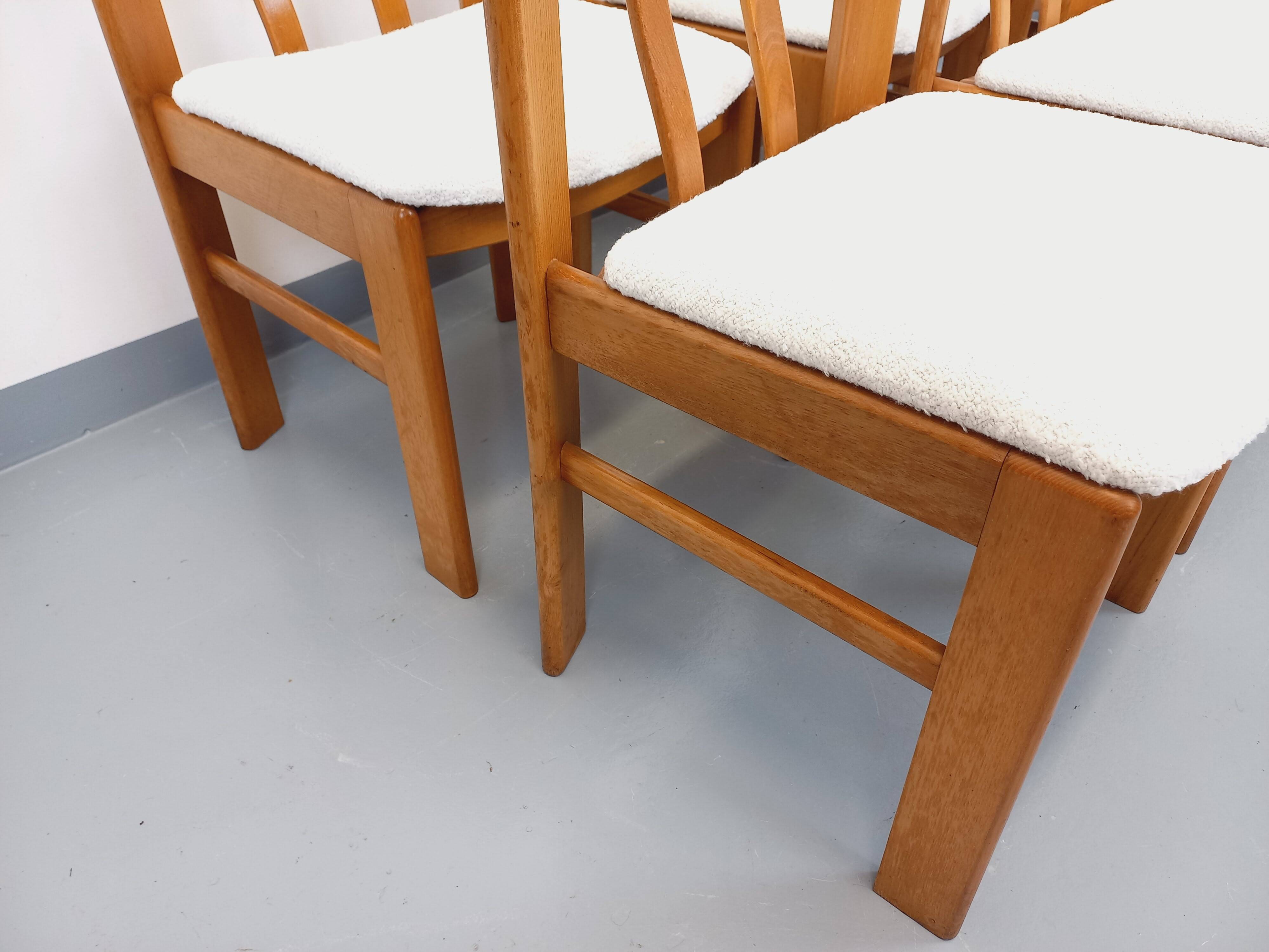 Set of 6 vintage chairs in elm wood and bouclé fabric from the 70s